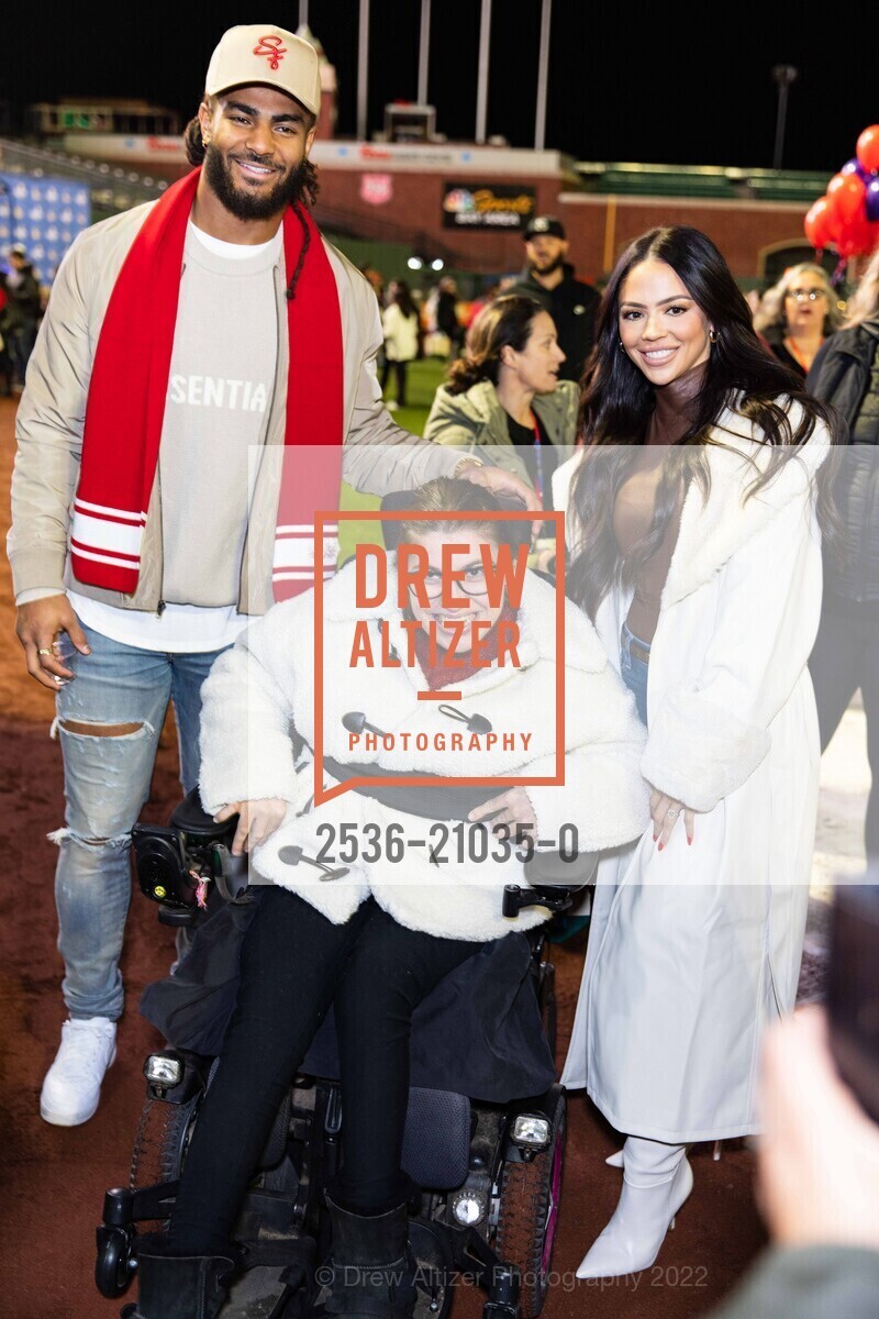Fred Warner, Sydney Warner, Holiday Heroes 2022 benefitting Wender Weis Foundation for Children, Oracle Park, December 6th, 2022, Photo #2536-21035-0 Fred Warner, Sydney Warner, Photo #2536-21035-0