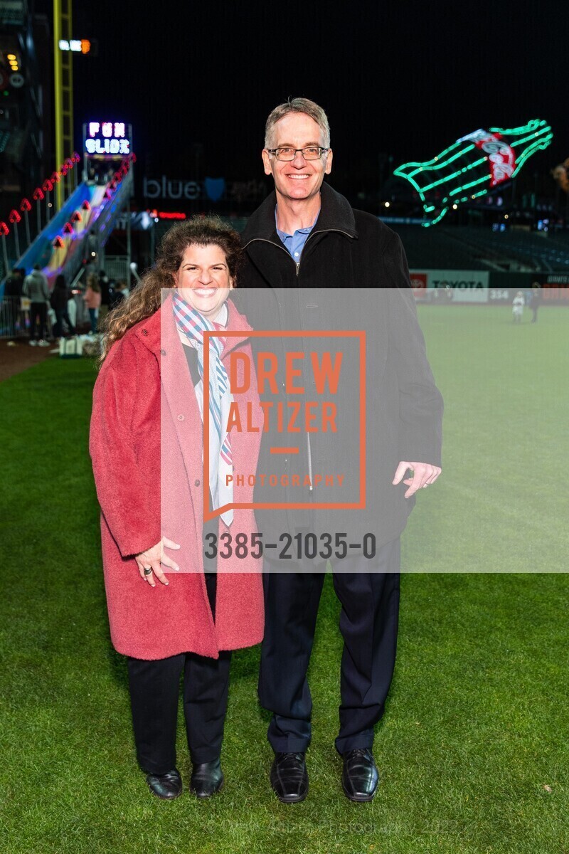 Amy Wender, John Hoch, Holiday Heroes 2022 benefitting Wender Weis Foundation for Children, Oracle Park, December 6th, 2022, Photo #3385-21035-0 Amy Wender, John Hoch, Photo #3385-21035-0