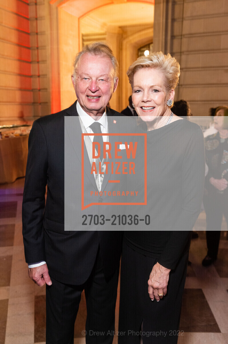 Richard Pivnicka, Barbara Pivnicka, Consular Corps 2022 Holiday Party, City Hall. 1 Dr Carlton B Goodlett Place, December 7th, 2022, Photo #2703-21036-0 Richard Pivnicka, Barbara Pivnicka, Photo #2703-21036-0
