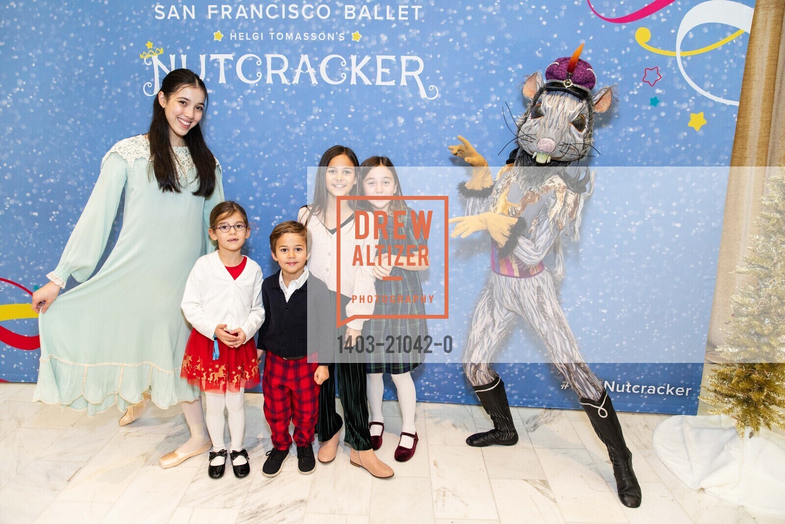 Alice Fraige, Ramsey Fattouh, Farrah Fattouh, Pia DelGrande, SF Ballet Hosts Nutcracker Luncheon, San Francisco City Hall. 1 Dr Carlton B Goodlett Pl, December 11th, 2022, Photo #1403-21042-0 Alice Fraige, Ramsey Fattouh, Farrah Fattouh, Pia DelGrande, Photo #1403-21042-0
