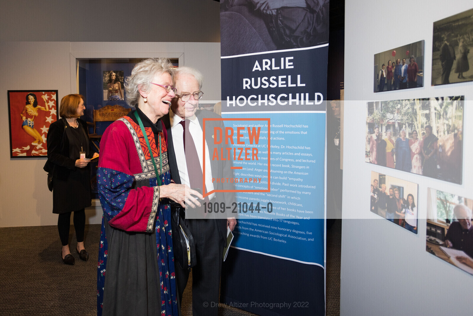 Arlie Russell Hochschild, Adam Hochschild, California Hall of Fame Awards Ceremony at the California Museum 2022, California Museum. 1020 O St, Sacramento, CA 95814 US, December 13th, 2022, Photo #1909-21044-0 Arlie Russell Hochschild, Adam Hochschild, Photo #1909-21044-0