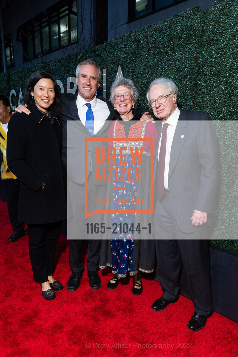 Cynthia Li, David Hochschild, Arlie Russell Hochschild, Adam Hochschild, California Hall of Fame Awards Ceremony at the California Museum 2022, California Museum. 1020 O St, Sacramento, CA 95814 US, December 13th, 2022, Photo #1165-21044-1 Cynthia Li, David Hochschild, Arlie Russell Hochschild, Adam Hochschild, Photo #1165-21044-1