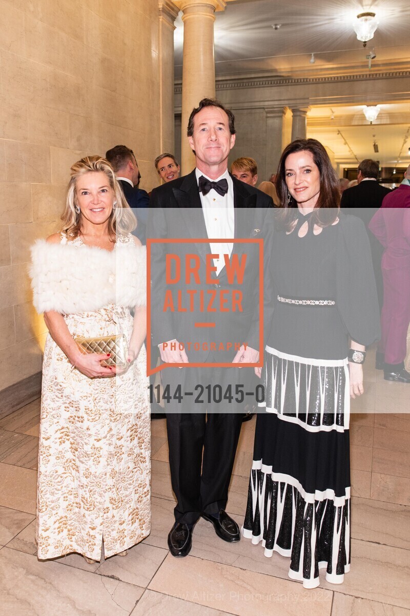 Kathryn Lasater, Bo Lasater, Carol Bonnie, An Elegant Evening in the Court of Honor 2022, Legion of Honor. 100 34th Ave, SF, CA 94121 US, December 13th, 2022, Photo #1144-21045-0 Kathryn Lasater, Bo Lasater, Carol Bonnie, Photo #1144-21045-0