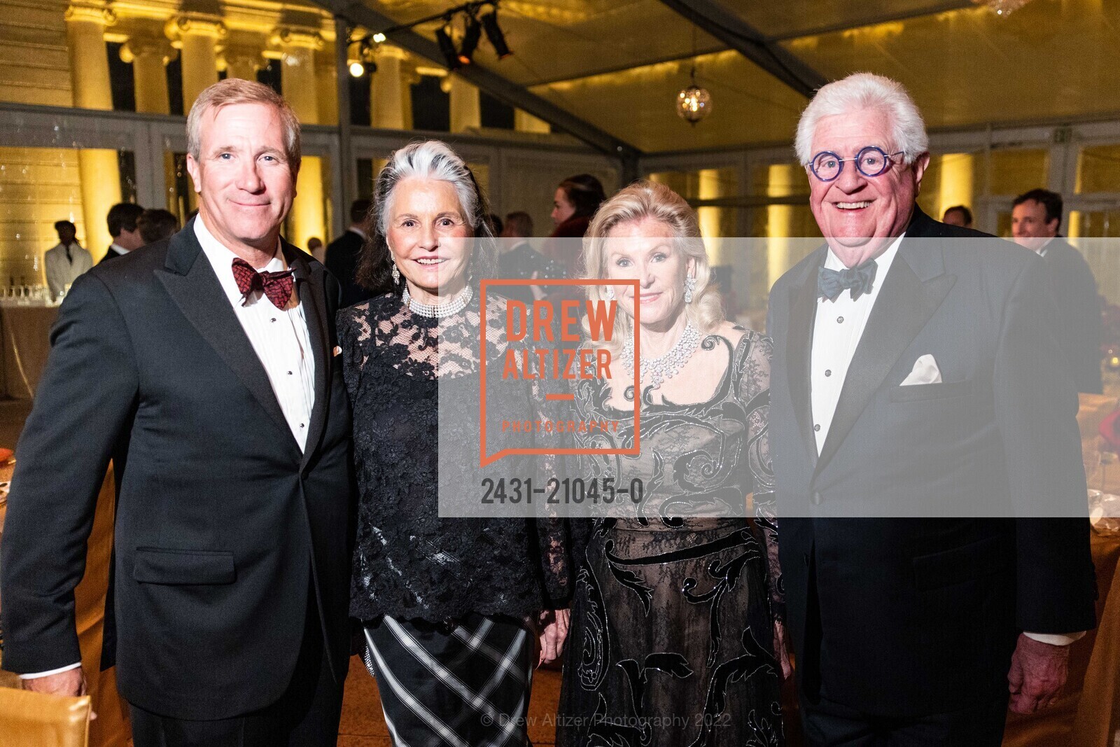 Sean Julian, Diane Chapman, Dede Wilsey, Bob Hill, An Elegant Evening in the Court of Honor 2022, Legion of Honor. 100 34th Ave, SF, CA 94121 US, December 13th, 2022, Photo #2431-21045-0 Sean Julian, Diane Chapman, Dede Wilsey, Bob Hill, Photo #2431-21045-0
