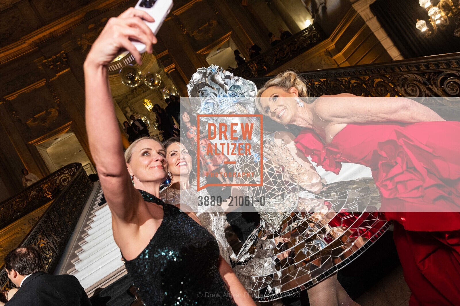 Meredith Braun, Tara Carmichael, Lori Chipps, San Francisco Ballet 90th Anniversary Opening Night Gala 2023, San Francisco War Memorial & Performing Arts Center. 401 Van Ness Avenue, January 19th, 2023, Photo #3880-21061-0 Meredith Braun, Tara Carmichael, Lori Chipps, Photo #3880-21061-0