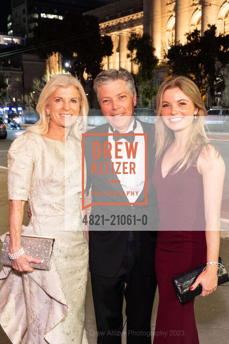Lynn Callander, Peter Callander, Olivia Callander, San Francisco Ballet 90th Anniversary Opening Night Gala 2023, San Francisco War Memorial & Performing Arts Center. 401 Van Ness Avenue, January 19th, 2023, Photo #4821-21061-0 Lynn Callander, Peter Callander, Olivia Callander, Photo #4821-21061-0