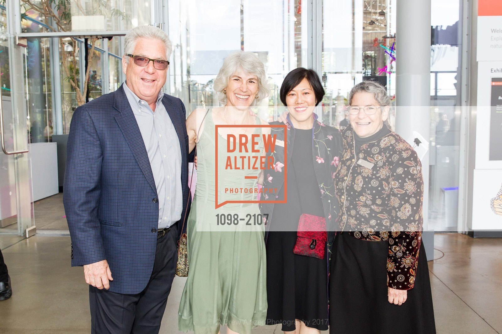 Perry O'Brien, Barbara Andrews, Doria Leong, Beverly Chernet, Big Bang Gala 2017, California Academy of Sciences, April 27th, 2017, Photo #1098-2107 Perry O'Brien, Barbara Andrews, Doria Leong, Beverly Chernet, Photo #1098-2107