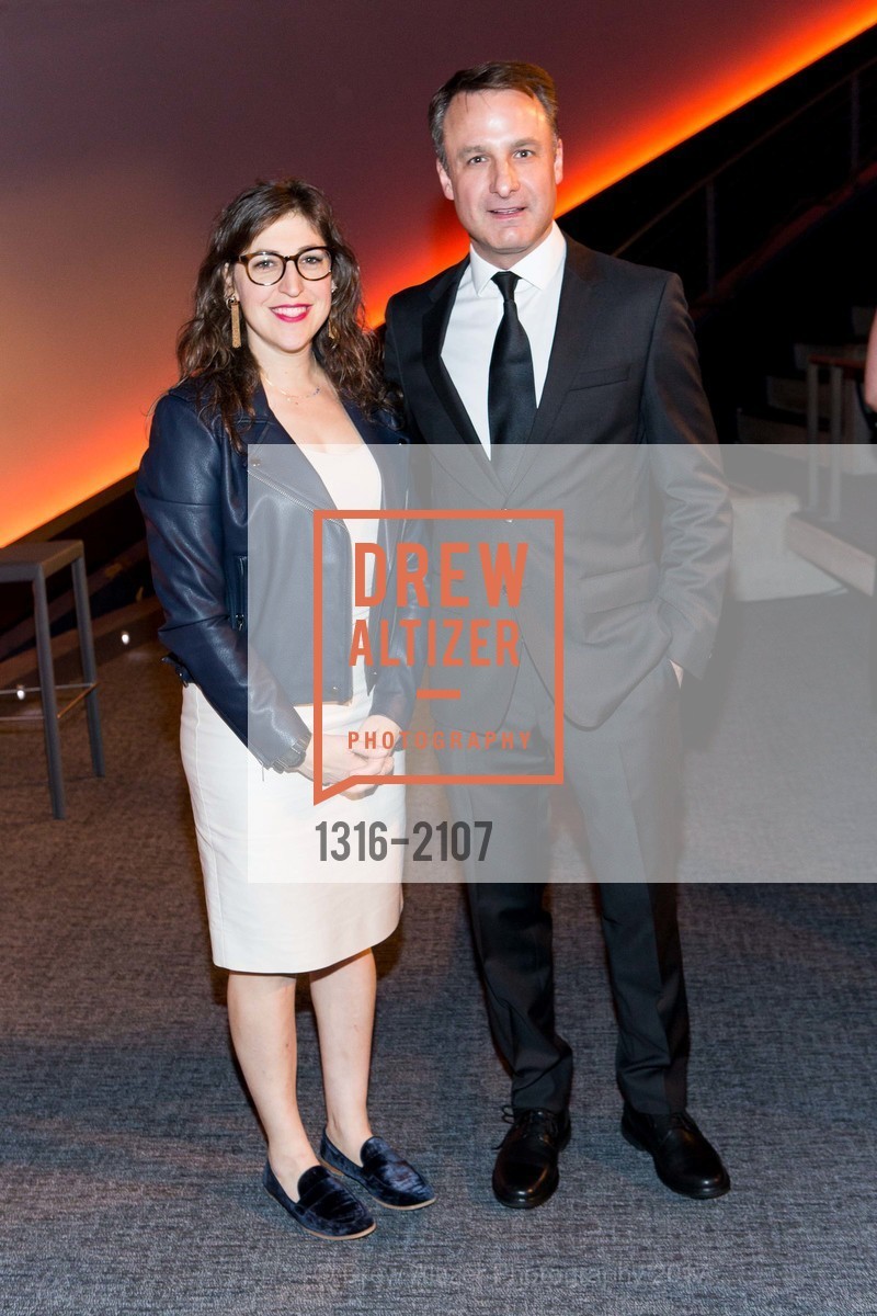 Mayim Bialik, Jon Foley, Big Bang Gala 2017, California Academy of Sciences, April 27th, 2017, Photo #1316-2107 Mayim Bialik, Jon Foley, Photo #1316-2107