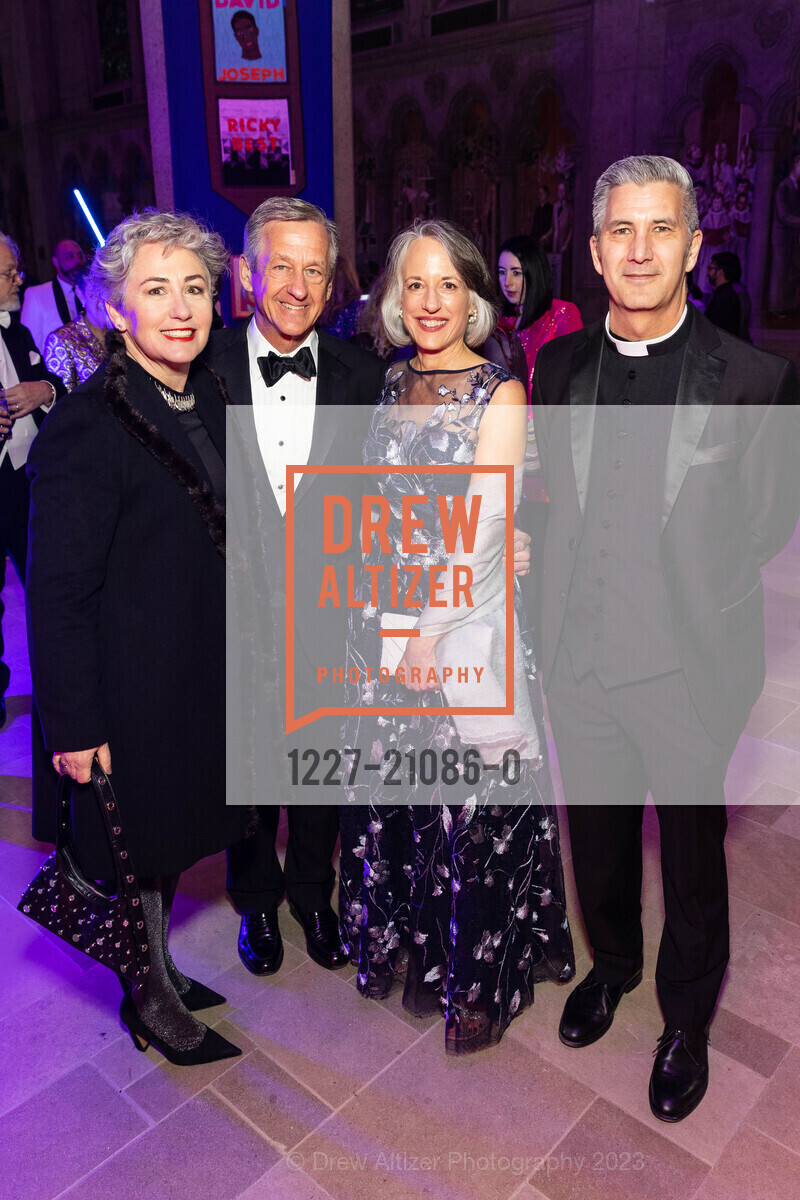 Erin McCune, Michael Janis, Megan Janis, Greg Kimura, Grace Cathedral's Carnivale Gala 2023, Grace Cathedral, 1100 California St, SF, CA 94108 US. Grace Cathedral, 1100 California St, SF, CA 94108 US, February 21st, 2023, Photo #1227-21086-0 Erin McCune, Michael Janis, Megan Janis, Greg Kimura, Photo #1227-21086-0