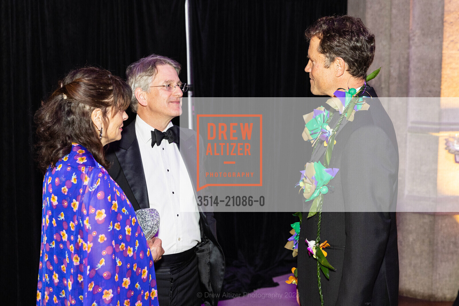 Phoebe Campbell, Thomas Campbell, Malcolm Young, Photo #3514-21086-0
