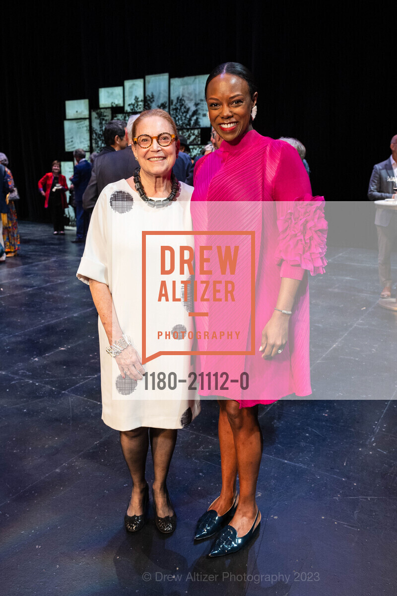 Suzy Locke Cohen, Leti Light, Cal Performances' 2023 Gala Honoring William Kentridge, 2413 Bancroft Way, Berkeley, CA 94704 US. 2413 Bancroft Way, Berkeley, CA 94704 US, March 17th, 2023, Photo #1180-21112-0 Suzy Locke Cohen, Leti Light, Photo #1180-21112-0