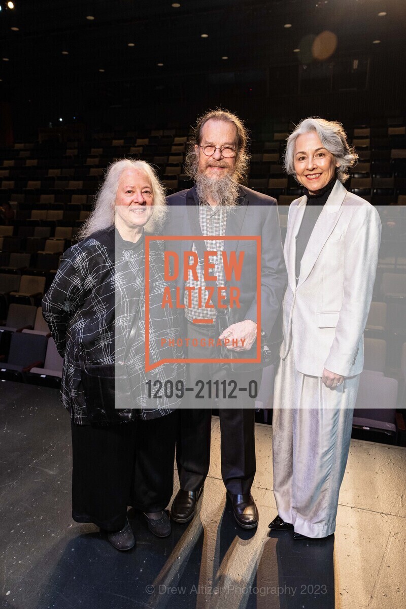 Helen Meyer, John Meyer, Sako Fisher, Cal Performances' 2023 Gala Honoring William Kentridge, 2413 Bancroft Way, Berkeley, CA 94704 US. 2413 Bancroft Way, Berkeley, CA 94704 US, March 17th, 2023, Photo #1209-21112-0 Helen Meyer, John Meyer, Sako Fisher, Photo #1209-21112-0