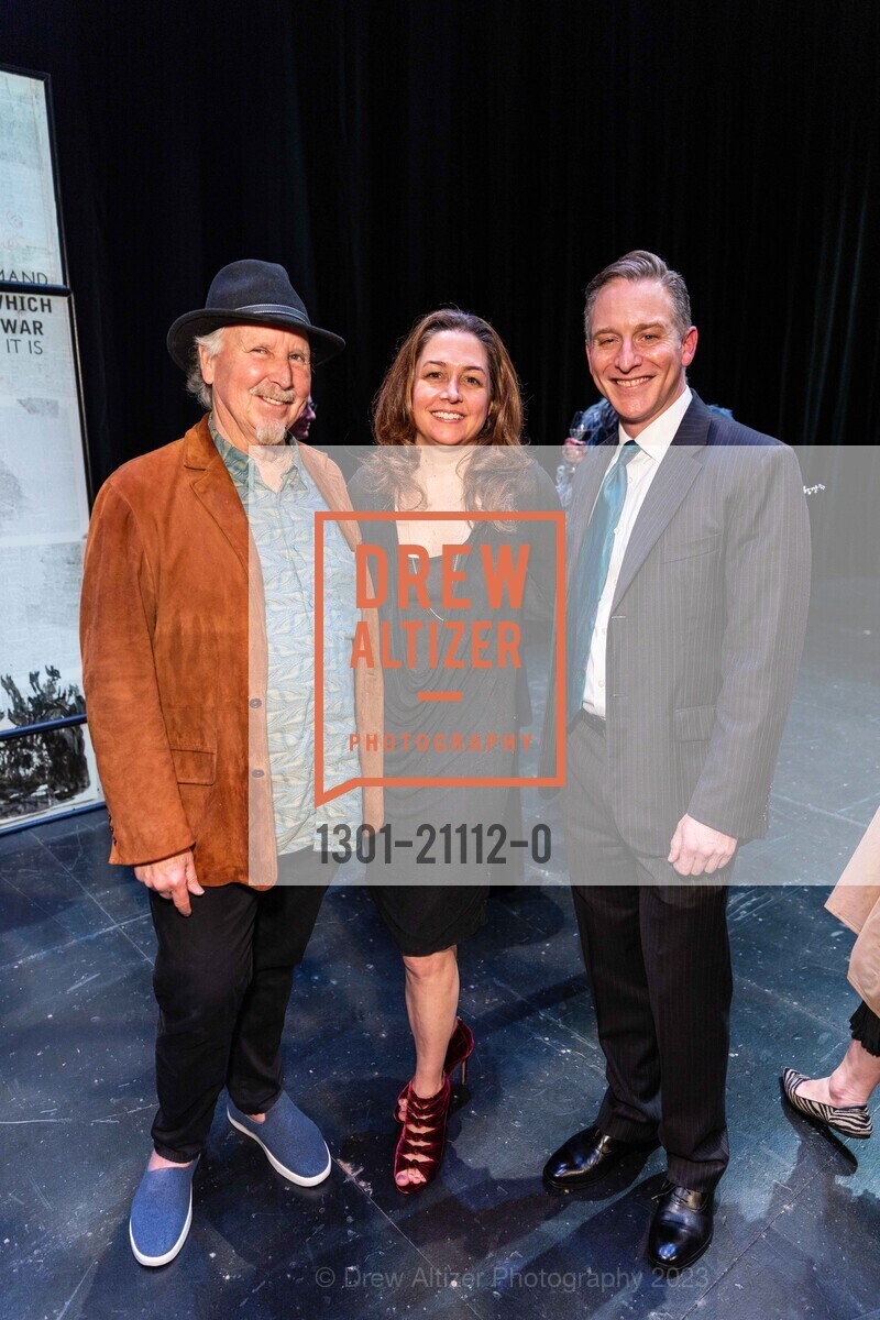 Gary Brewer, Erin Shuster, Jeremy Geffen, Cal Performances' 2023 Gala Honoring William Kentridge, 2413 Bancroft Way, Berkeley, CA 94704 US. 2413 Bancroft Way, Berkeley, CA 94704 US, March 17th, 2023, Photo #1301-21112-0 Gary Brewer, Erin Shuster, Jeremy Geffen, Photo #1301-21112-0