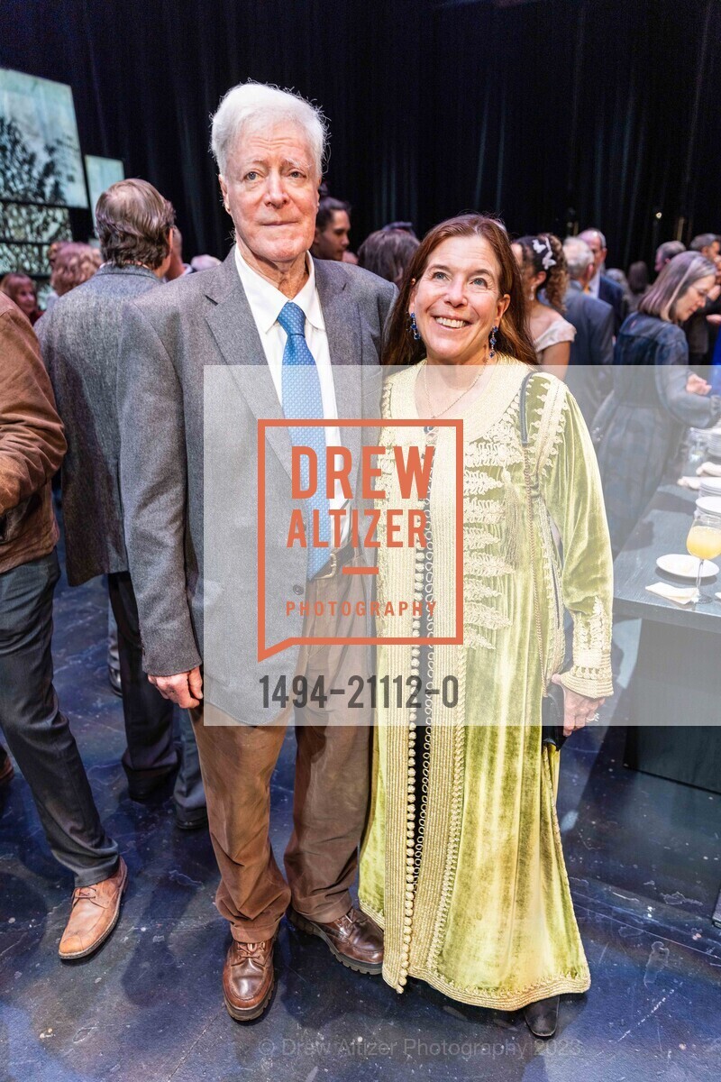 Mike Hetherington, Jennifer Jordan McCall, Cal Performances' 2023 Gala Honoring William Kentridge, 2413 Bancroft Way, Berkeley, CA 94704 US. 2413 Bancroft Way, Berkeley, CA 94704 US, March 17th, 2023, Photo #1494-21112-0 Mike Hetherington, Jennifer Jordan McCall, Photo #1494-21112-0