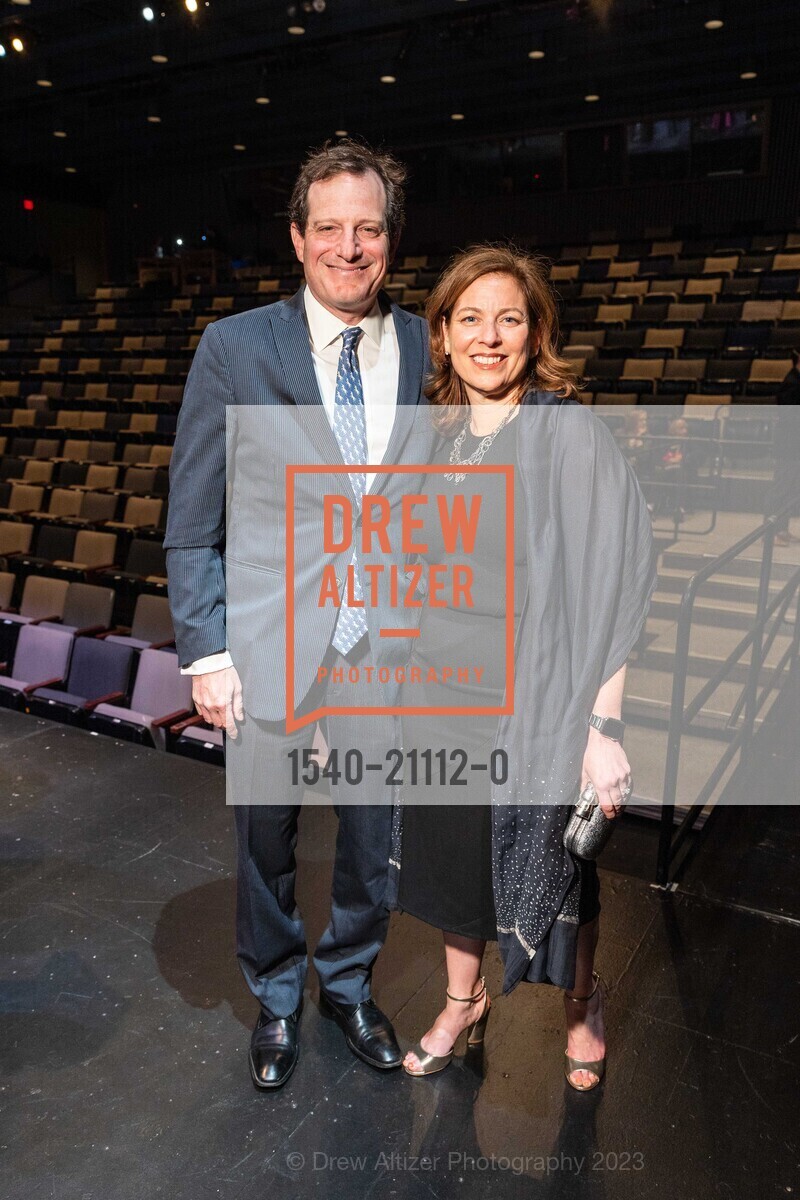 Scott Straus, Sara Guyer, Cal Performances' 2023 Gala Honoring William Kentridge, 2413 Bancroft Way, Berkeley, CA 94704 US. 2413 Bancroft Way, Berkeley, CA 94704 US, March 17th, 2023, Photo #1540-21112-0 Scott Straus, Sara Guyer, Photo #1540-21112-0