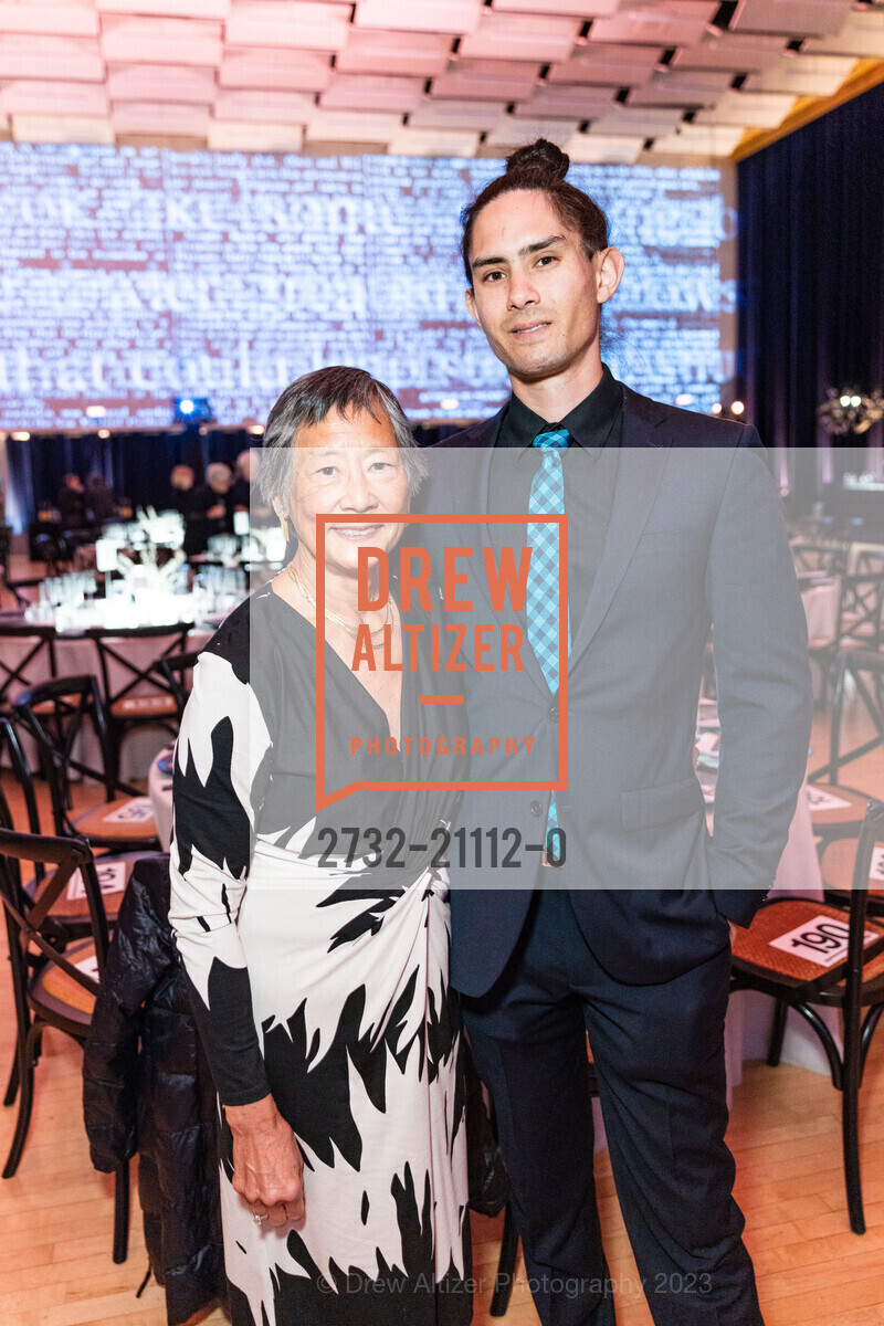 Nadine Tang, Eliot Tang-Smith, Cal Performances' 2023 Gala Honoring William Kentridge, 2413 Bancroft Way, Berkeley, CA 94704 US. 2413 Bancroft Way, Berkeley, CA 94704 US, March 17th, 2023, Photo #2732-21112-0 Nadine Tang, Eliot Tang-Smith, Photo #2732-21112-0