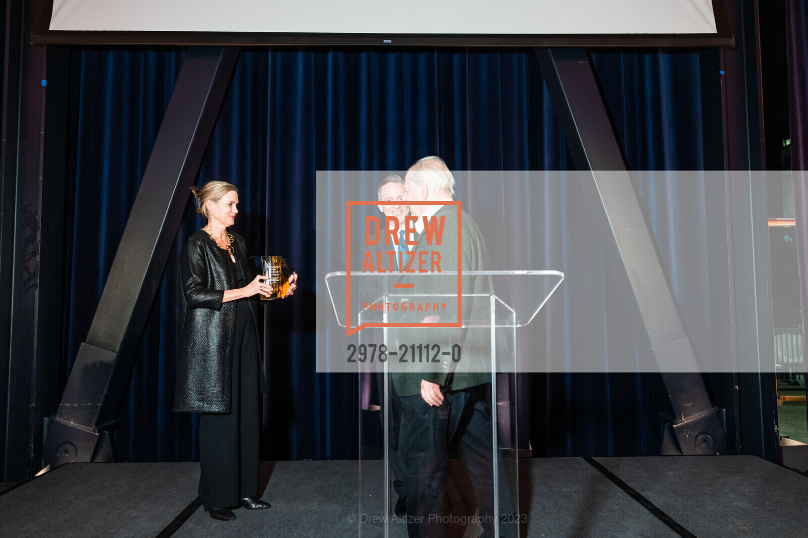 Jennifer Sime, Jeremy Geffen, William Kentridge, Cal Performances' 2023 Gala Honoring William Kentridge, 2413 Bancroft Way, Berkeley, CA 94704 US. 2413 Bancroft Way, Berkeley, CA 94704 US, March 17th, 2023, Photo #2978-21112-0 Jennifer Sime, Jeremy Geffen, William Kentridge, Photo #2978-21112-0