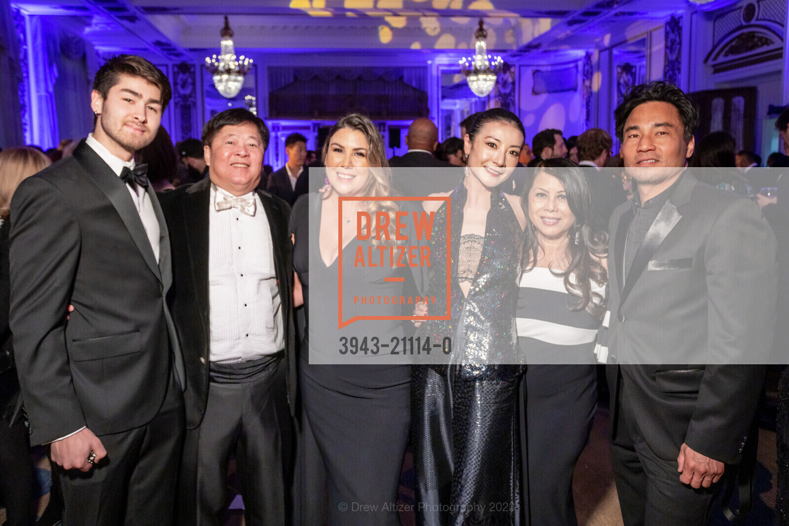 David Seto, Katie Aspell, Yuan Yuan Tan, Sharon Seto, Michael Tung, Dress For Success' "Casino Royale" Gala 2023, Palace Hotel. Palace Hotel, March 18th, 2023, Photo #3943-21114-0 David Seto, Katie Aspell, Yuan Yuan Tan, Sharon Seto, Michael Tung, Photo #3943-21114-0