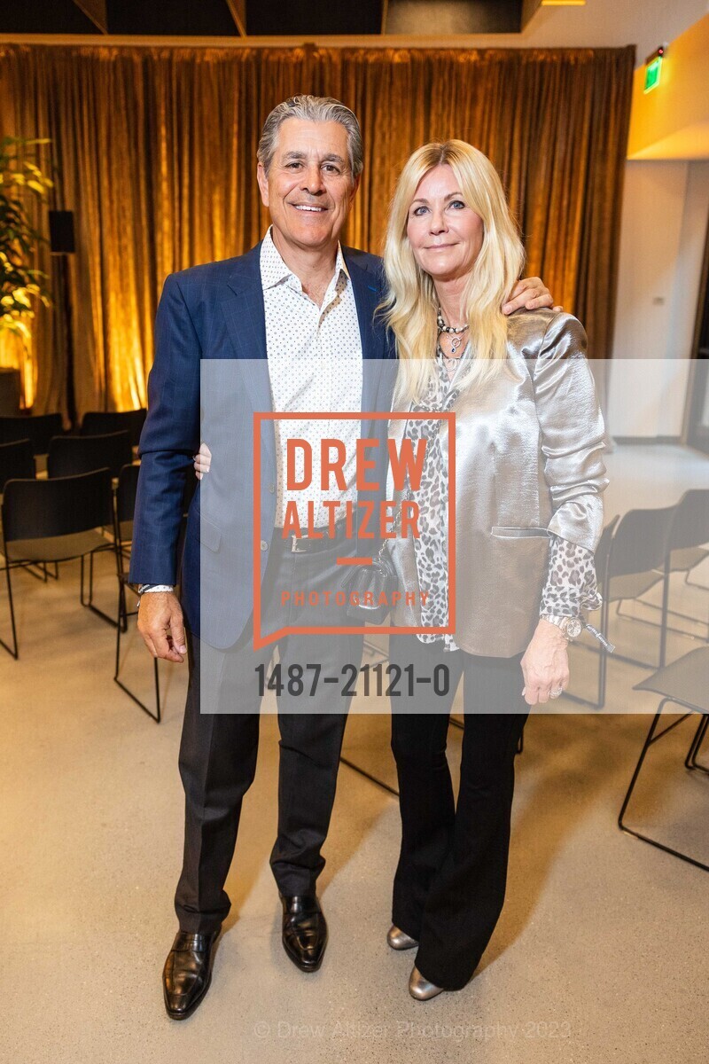 Shahan Soghikian, Camilla Soghikian, UCSF Benioff Children’s Hospitals Notes & Words, Fox Theater @ 1807 Telegraph Ave, Oakland, CA 94612 US. Fox Theater @ 1807 Telegraph Ave, Oakland, CA 94612 US, March 25th, 2023, Photo #1487-21121-0 Shahan Soghikian, Camilla Soghikian, Photo #1487-21121-0