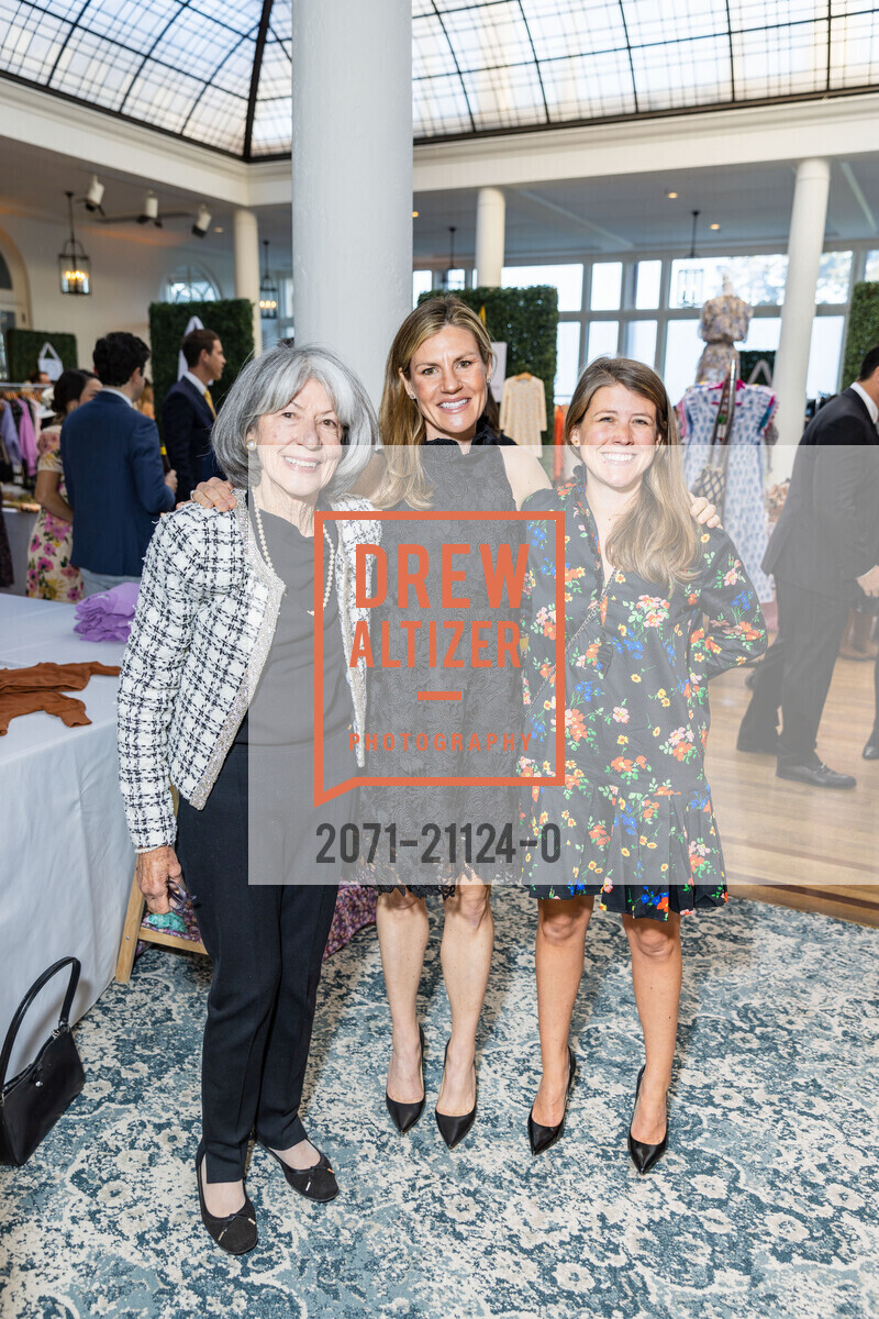 Lucy McKenzie, Melissa McKenzie, Maggie Koenig, Photo #2071-21124-0
