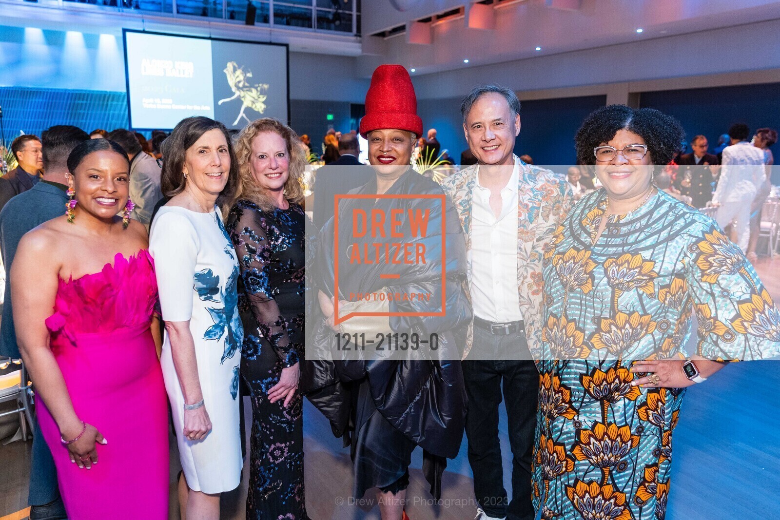 Korri Jackson, Micki Klearman, Lisa Fischer, Al Wong, Carmen Ward Sullivan, Alonzo King LINES Ballet 2023, Yerba Buena Center for the Arts @ 701 Mission St, San Francisco, CA 94103 US. Yerba Buena Center for the Arts @ 701 Mission St, San Francisco, CA 94103 US, April 15th, 2023, Photo #1211-21139-0 Korri Jackson, Micki Klearman, Lisa Fischer, Al Wong, Carmen Ward Sullivan, Photo #1211-21139-0