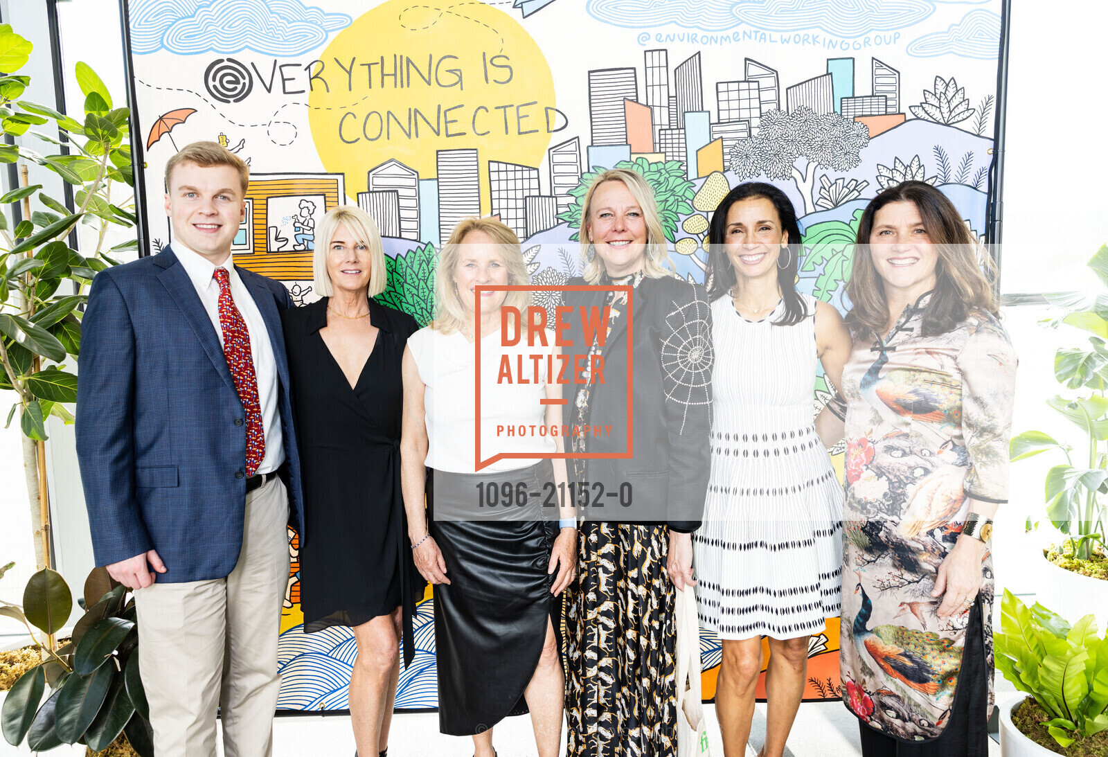 Duncan MacLear, Lisa Curtain, Jill Auffret, Christy MacLear, Ginger Salazar, Cindy Crawford, Oakley Ryan, EWG's Earth Dinner 2023, Pier 27 @ 27 The Embarcadero, SF, CA 94111 US. Pier 27 @ 27 The Embarcadero, SF, CA 94111 US, April 21st, 2023, Photo #1096-21152-0 Duncan MacLear, Lisa Curtain, Jill Auffret, Christy MacLear, Ginger Salazar, Cindy Crawford, Oakley Ryan, Photo #1096-21152-0