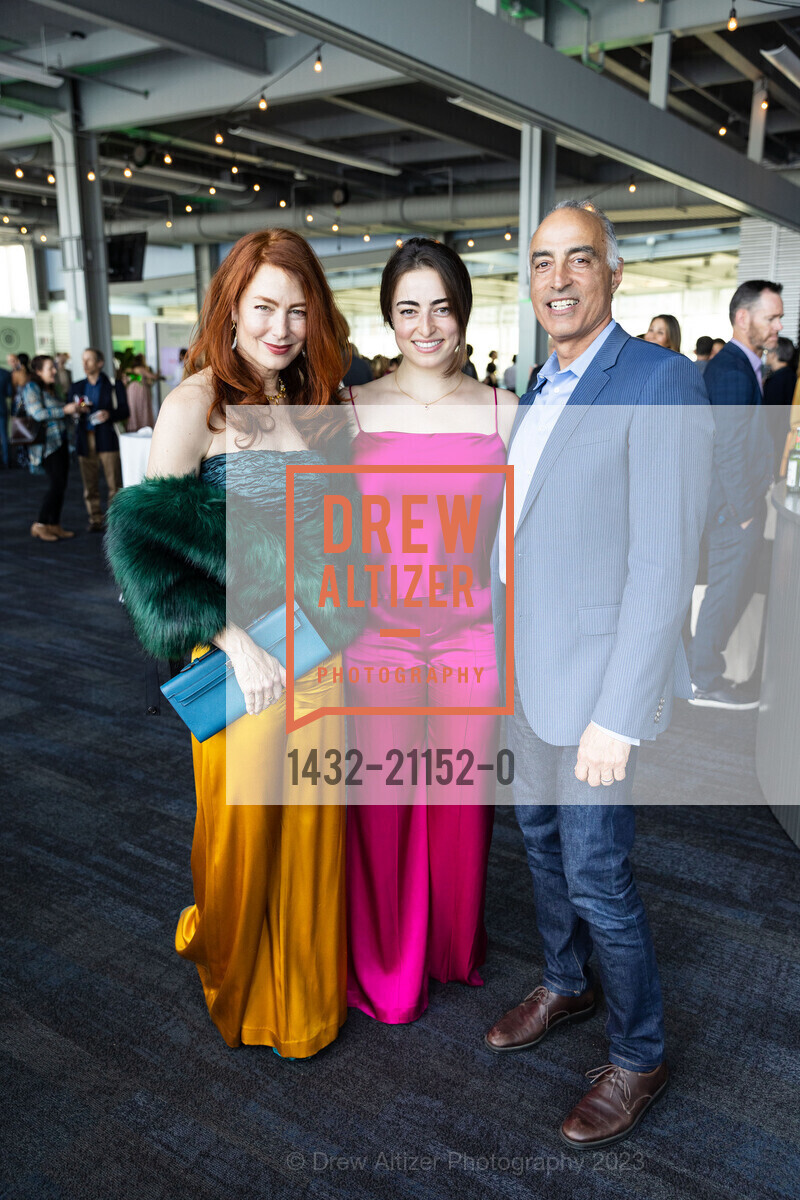 Sheila Nahi, Kayla Nahi, Paul Nahi, EWG's Earth Dinner 2023, Pier 27 @ 27 The Embarcadero, SF, CA 94111 US. Pier 27 @ 27 The Embarcadero, SF, CA 94111 US, April 21st, 2023, Photo #1432-21152-0 Sheila Nahi, Kayla Nahi, Paul Nahi, Photo #1432-21152-0