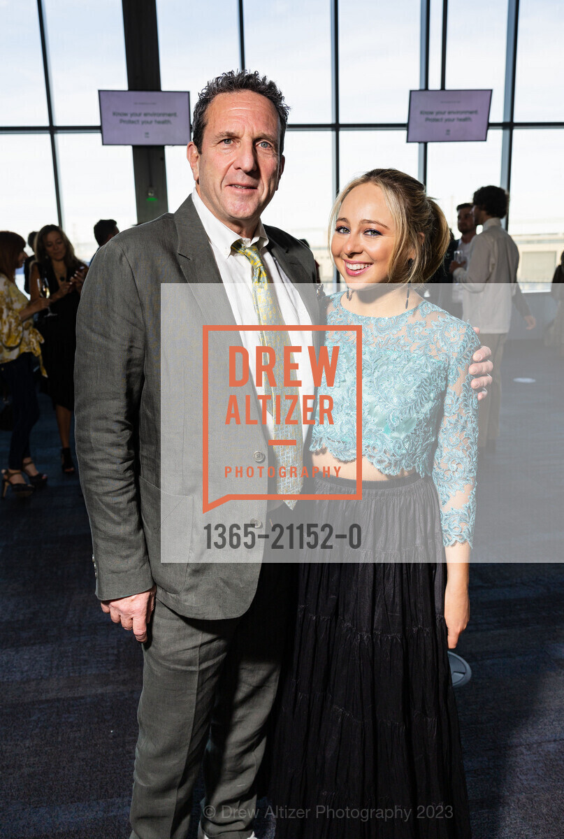 Ken Lipson, Alix Lipson, EWG's Earth Dinner 2023, Pier 27 @ 27 The Embarcadero, SF, CA 94111 US. Pier 27 @ 27 The Embarcadero, SF, CA 94111 US, April 21st, 2023, Photo #1365-21152-0 Ken Lipson, Alix Lipson, Photo #1365-21152-0