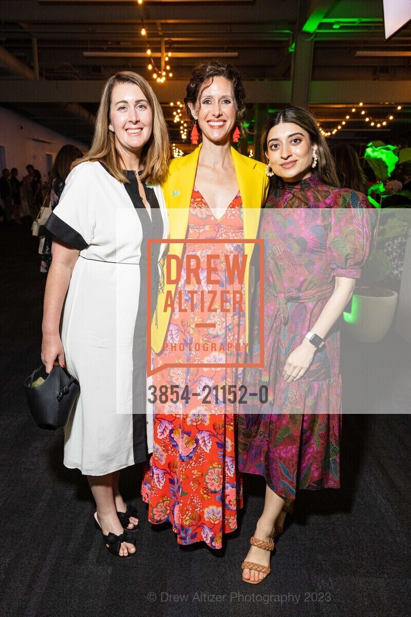 Caroline Leary, Melanie Benesh, Sarah Siddiq, EWG's Earth Dinner 2023, Pier 27 @ 27 The Embarcadero, SF, CA 94111 US. Pier 27 @ 27 The Embarcadero, SF, CA 94111 US, April 21st, 2023, Photo #3854-21152-0 Caroline Leary, Melanie Benesh, Sarah Siddiq, Photo #3854-21152-0