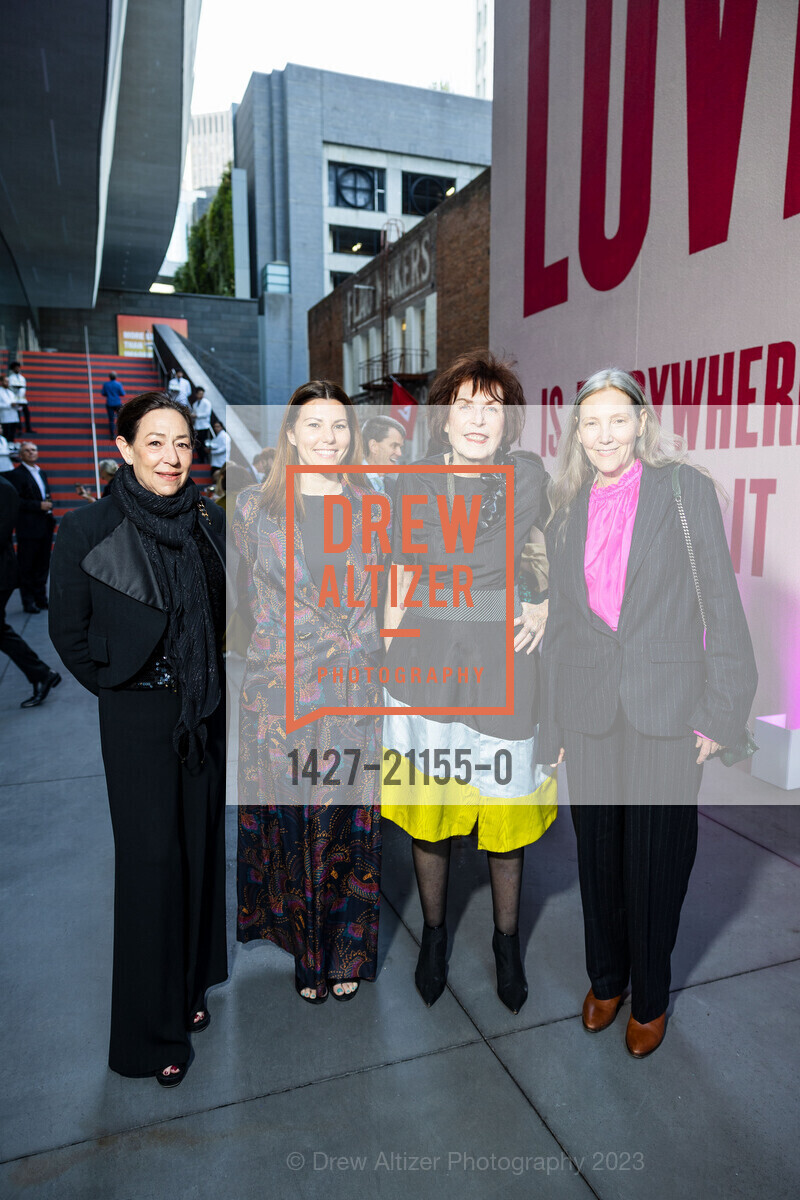 Shaun Caley Regen, Stephanie Dudzinski, Marilyn Minter, Liz Larner, SFMOMA's 2023 Art Bash, SFMOMA. 151 Third Street, April 19th, 2023, Photo #1427-21155-0 Shaun Caley Regen, Stephanie Dudzinski, Marilyn Minter, Liz Larner, Photo #1427-21155-0
