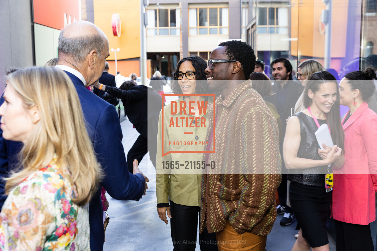 Bob Fisher, Lacey Lennon, Woody De Othello, SFMOMA's 2023 Art Bash, SFMOMA. 151 Third Street, April 19th, 2023, Photo #1565-21155-0 Bob Fisher, Lacey Lennon, Woody De Othello, Photo #1565-21155-0