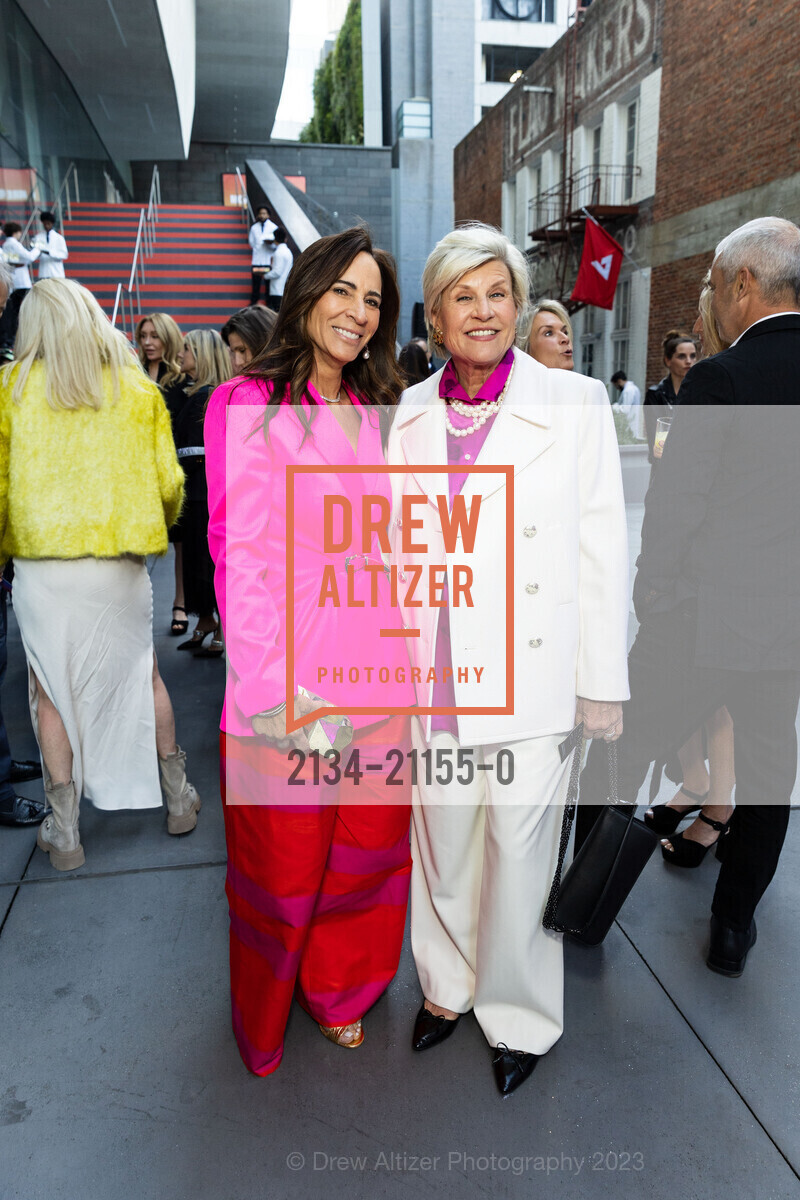 Julie Robson, Liz Ferrari, SFMOMA's 2023 Art Bash, SFMOMA. 151 Third Street, April 19th, 2023, Photo #2134-21155-0 Julie Robson, Liz Ferrari, Photo #2134-21155-0