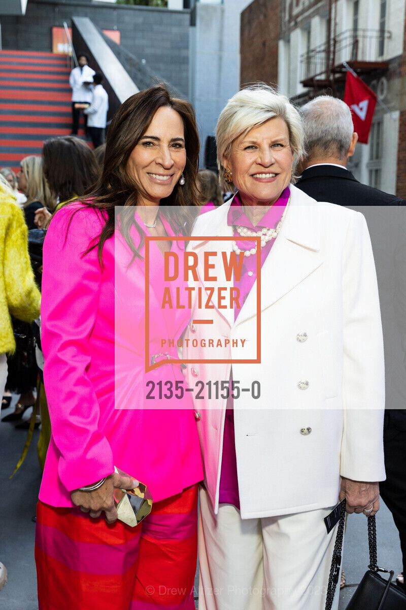 Julie Robson, Liz Ferrari, SFMOMA's 2023 Art Bash, SFMOMA. 151 Third Street, April 19th, 2023, Photo #2135-21155-0 Julie Robson, Liz Ferrari, Photo #2135-21155-0
