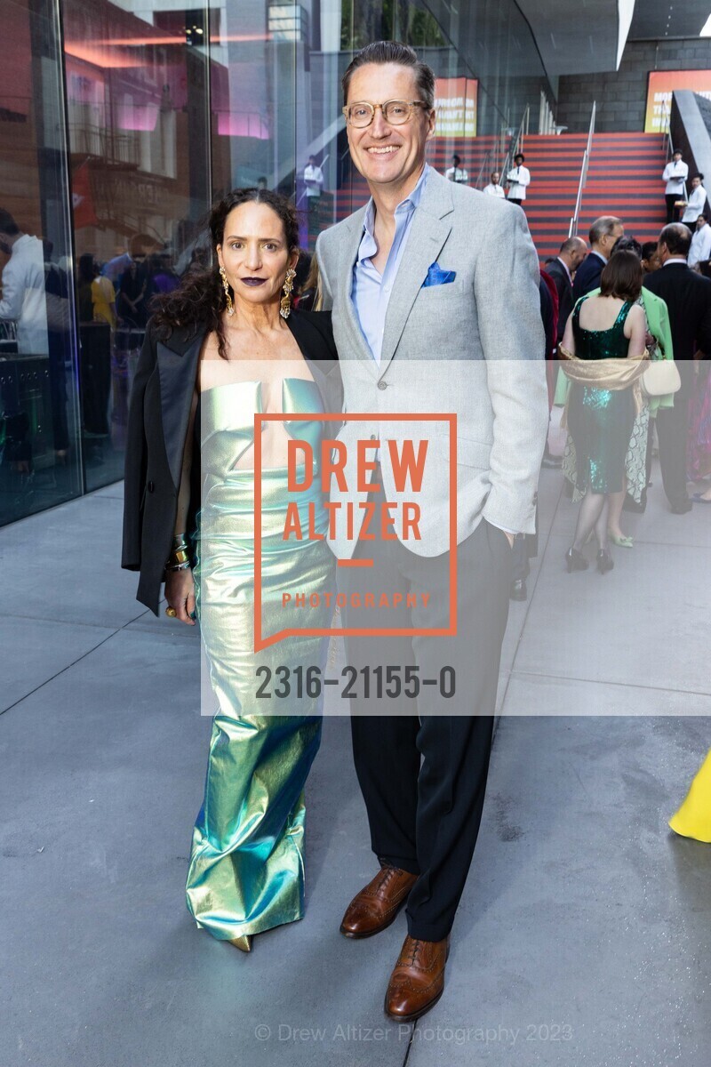 Courtney Dallaire, Seth Dallaire, SFMOMA's 2023 Art Bash, SFMOMA. 151 Third Street, April 19th, 2023, Photo #2316-21155-0 Courtney Dallaire, Seth Dallaire, Photo #2316-21155-0