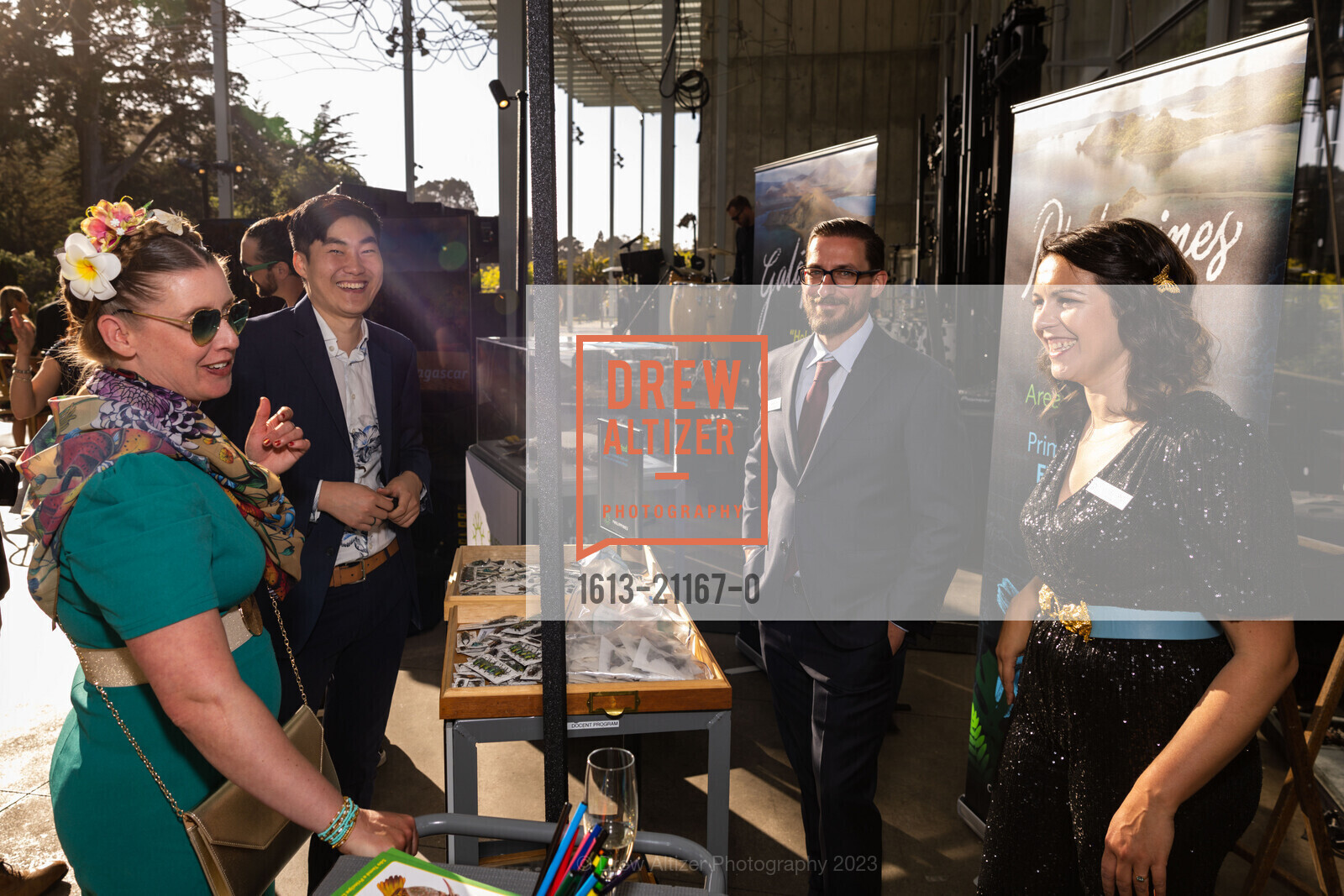 Michael Yuan, Lindzy Bivings, Edward Myers, Rayna Bell, Big Bang Gala 2023, California Academy of Sciences @ 55 Music Concourse Dr, San Francisco, CA 94118 US. California Academy of Sciences @ 55 Music Concourse Dr, San Francisco, CA 94118 US, April 27th, 2023, Photo #1613-21167-0 Michael Yuan, Lindzy Bivings, Edward Myers, Rayna Bell, Photo #1613-21167-0
