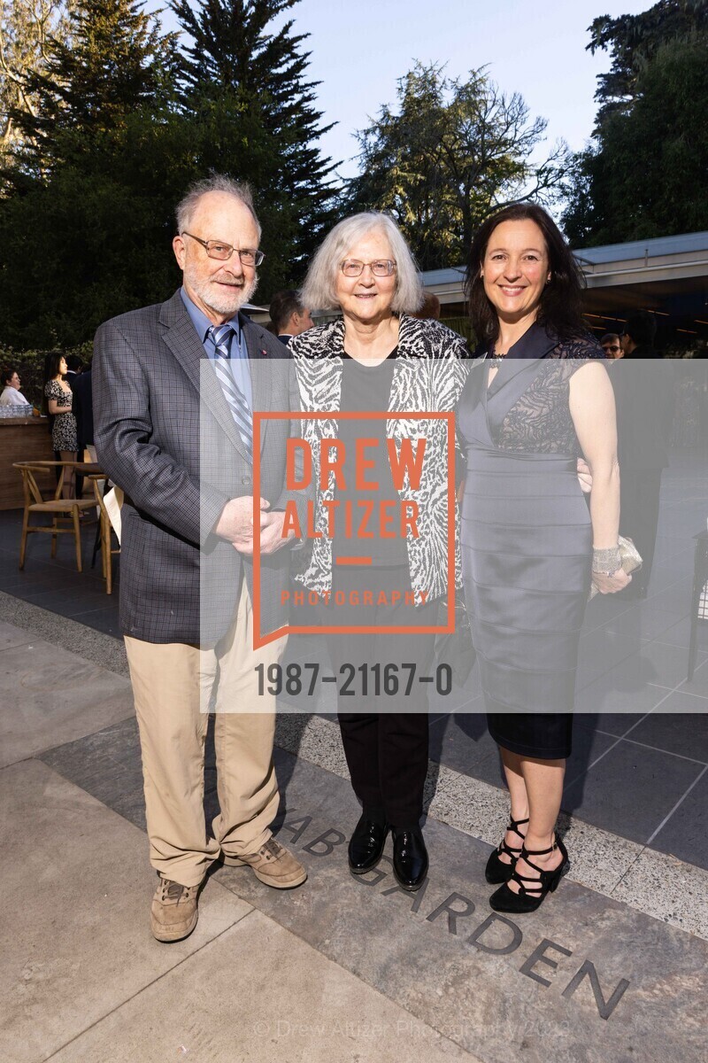 John Sedat, Elizabeth Blackburn, Shannon Bennett, Big Bang Gala 2023, California Academy of Sciences @ 55 Music Concourse Dr, San Francisco, CA 94118 US. California Academy of Sciences @ 55 Music Concourse Dr, San Francisco, CA 94118 US, April 27th, 2023, Photo #1987-21167-0 John Sedat, Elizabeth Blackburn, Shannon Bennett, Photo #1987-21167-0