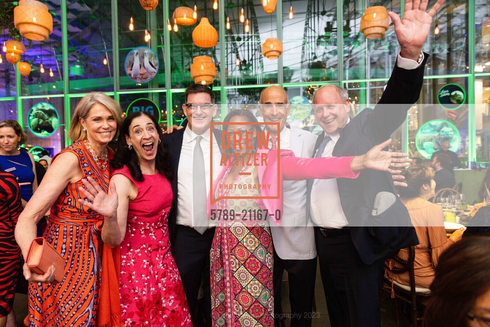 Kate Kelly Klein, Janet McKinley, Scott Sampson, Toni Simmons, Tom Klein, Tom McKinley, Big Bang Gala 2023, California Academy of Sciences @ 55 Music Concourse Dr, San Francisco, CA 94118 US. California Academy of Sciences @ 55 Music Concourse Dr, San Francisco, CA 94118 US, April 27th, 2023, Photo #5789-21167-0 Kate Kelly Klein, Janet McKinley, Scott Sampson, Toni Simmons, Tom Klein, Tom McKinley, Photo #5789-21167-0