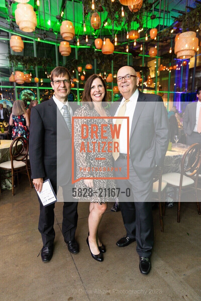 Charles Marshall, Kirsten Rhodes, Chris Rhodes, Big Bang Gala 2023, California Academy of Sciences @ 55 Music Concourse Dr, San Francisco, CA 94118 US. California Academy of Sciences @ 55 Music Concourse Dr, San Francisco, CA 94118 US, April 27th, 2023, Photo #5828-21167-0 Charles Marshall, Kirsten Rhodes, Chris Rhodes, Photo #5828-21167-0