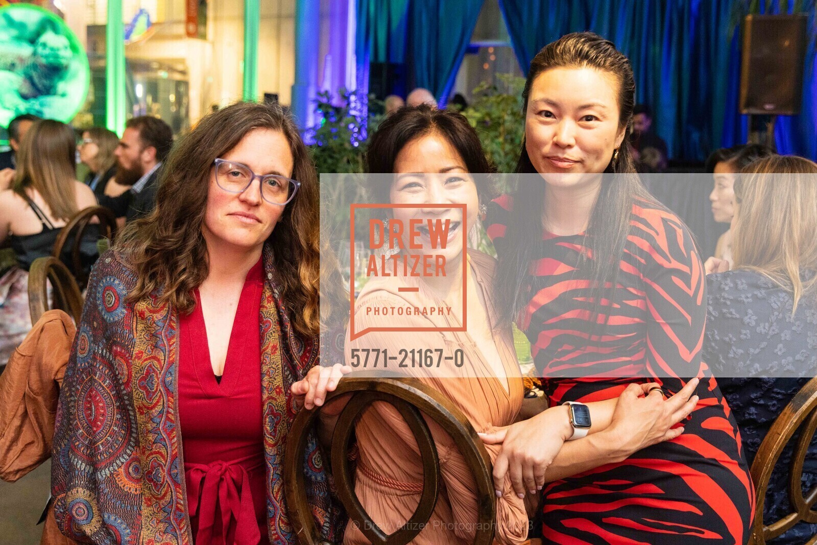 Janice Uyhara, Chrissy Luo, Big Bang Gala 2023, California Academy of Sciences @ 55 Music Concourse Dr, San Francisco, CA 94118 US. California Academy of Sciences @ 55 Music Concourse Dr, San Francisco, CA 94118 US, April 27th, 2023, Photo #5771-21167-0 Janice Uyhara, Chrissy Luo, Photo #5771-21167-0