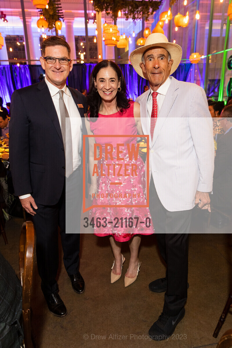 Scott Sampson, Janet McKinley, Tom Klein, Big Bang Gala 2023, California Academy of Sciences @ 55 Music Concourse Dr, San Francisco, CA 94118 US. California Academy of Sciences @ 55 Music Concourse Dr, San Francisco, CA 94118 US, April 27th, 2023, Photo #3463-21167-0 Scott Sampson, Janet McKinley, Tom Klein, Photo #3463-21167-0