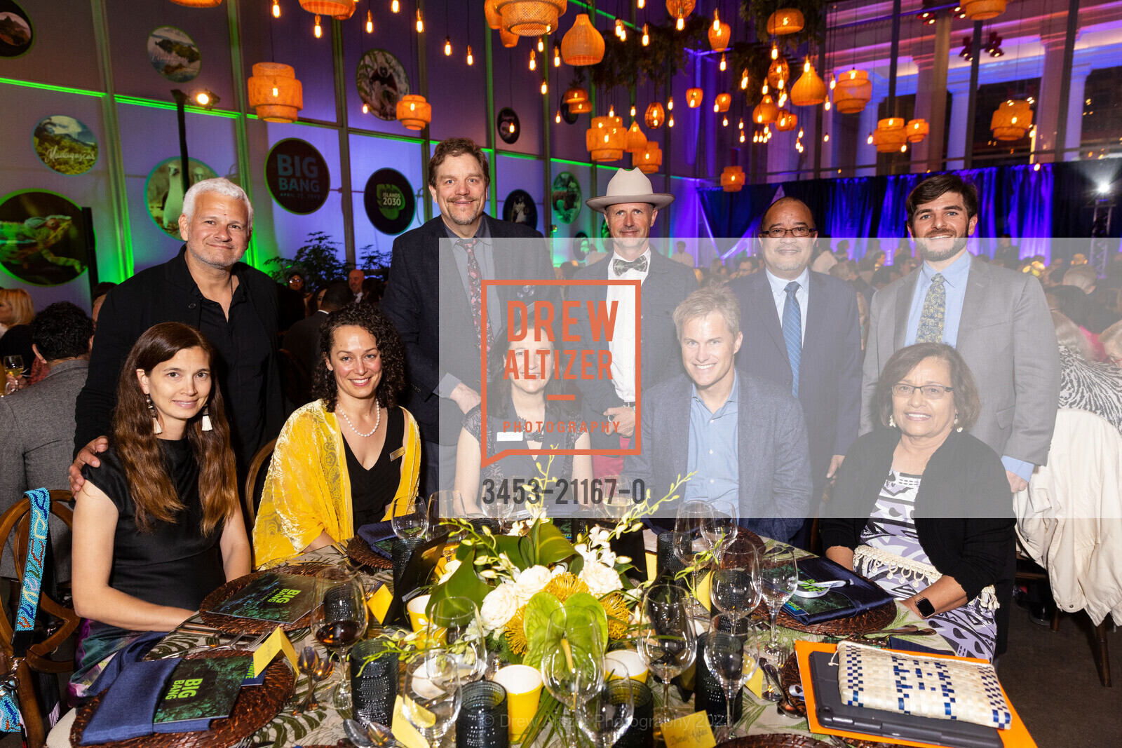 Jo Gazzaley, Adam Gazzaley, Sarah Jacobs, Shannon Bennett, Kevin Hartz, Tommy Kijiner, Hilda Heine, Big Bang Gala 2023, California Academy of Sciences @ 55 Music Concourse Dr, San Francisco, CA 94118 US. California Academy of Sciences @ 55 Music Concourse Dr, San Francisco, CA 94118 US, April 27th, 2023, Photo #3453-21167-0 Jo Gazzaley, Adam Gazzaley, Sarah Jacobs, Shannon Bennett, Kevin Hartz, Tommy Kijiner, Hilda Heine, Photo #3453-21167-0