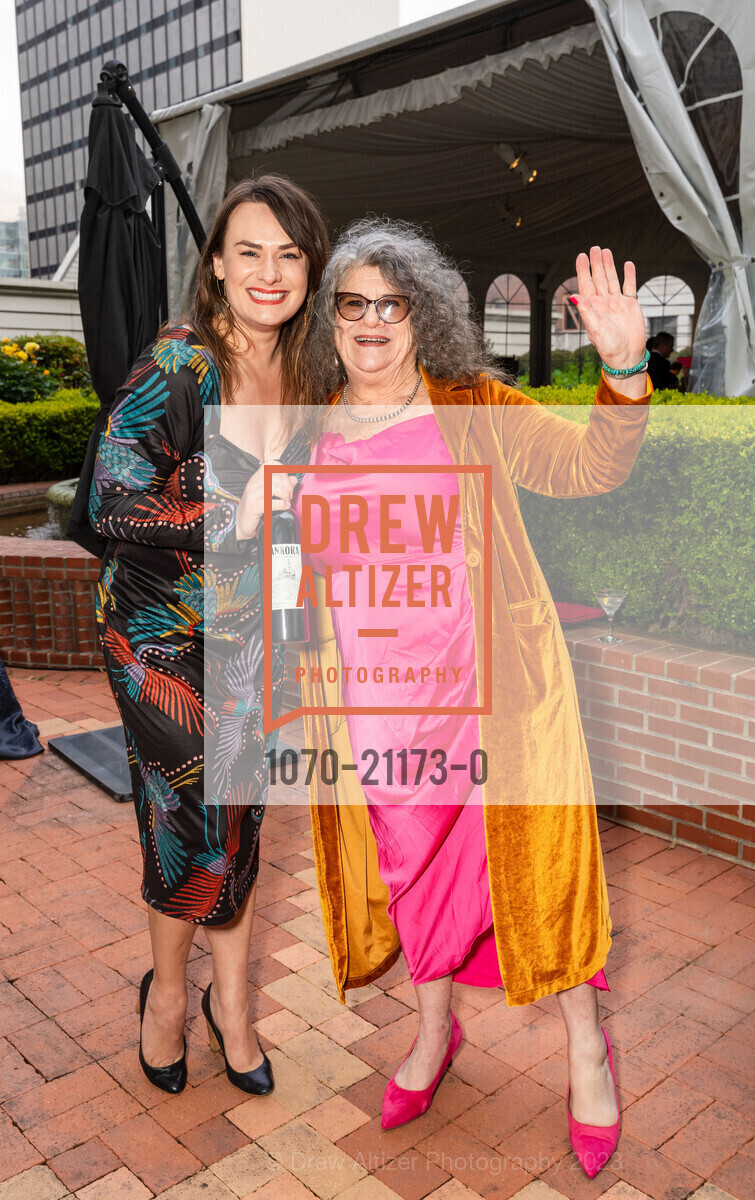 Taylor Davidson, Diane Posner, SFCASA's Fostering Change Gala 2023, The Ritz-Carlton, San Francisco @ US. The Ritz-Carlton, San Francisco @ US, April 28th, 2023, Photo #1070-21173-0 Taylor Davidson, Diane Posner, Photo #1070-21173-0