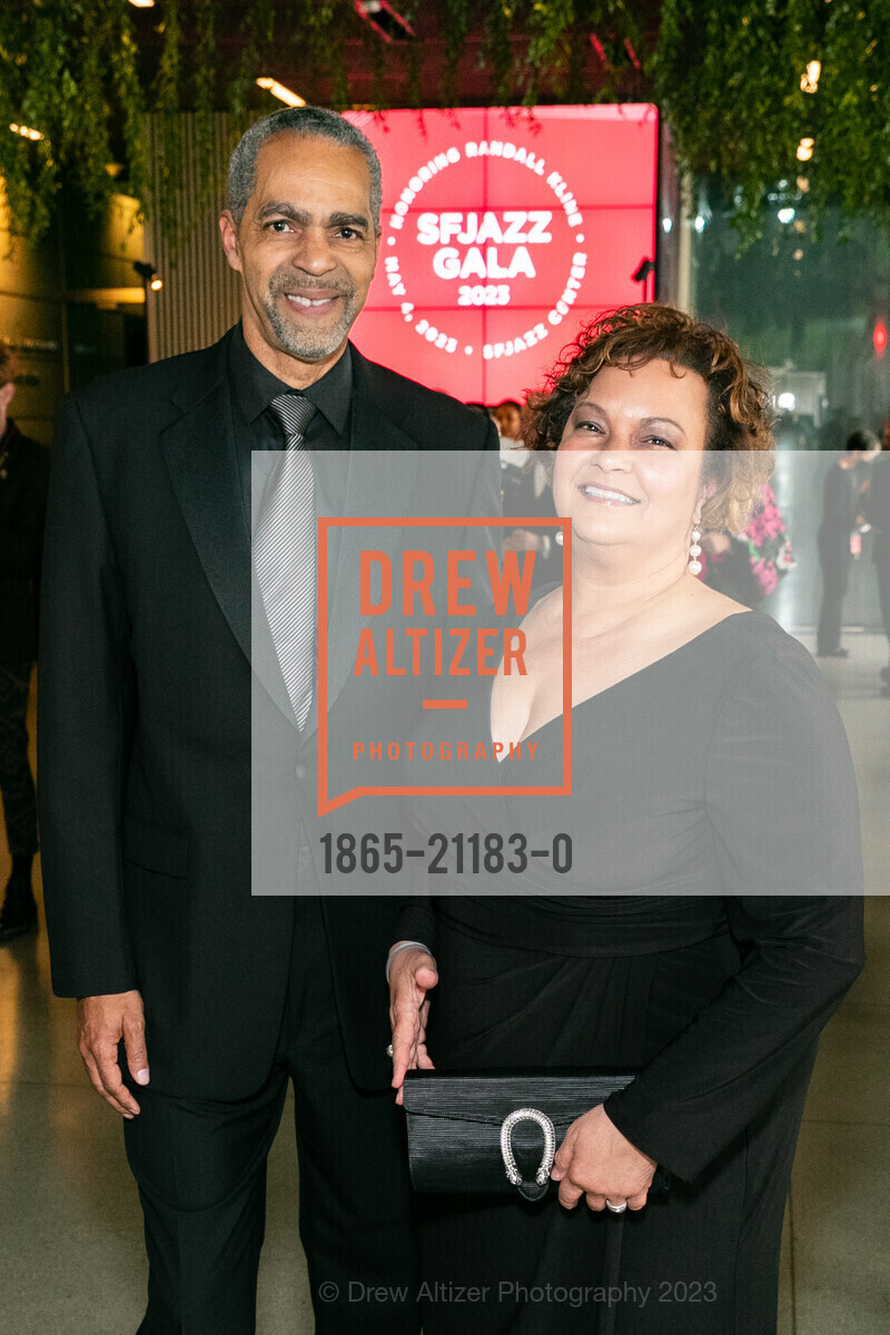 Kenny Jackson, Lisa Jackson, SFJAZZ Gala 2023 Honoring Randall Kline, SFJAZZ @ 201 Franklin St, SF, CA 94102 US. SFJAZZ @ 201 Franklin St, SF, CA 94102 US, May 4th, 2023, Photo #1865-21183-0 Kenny Jackson, Lisa Jackson, Photo #1865-21183-0