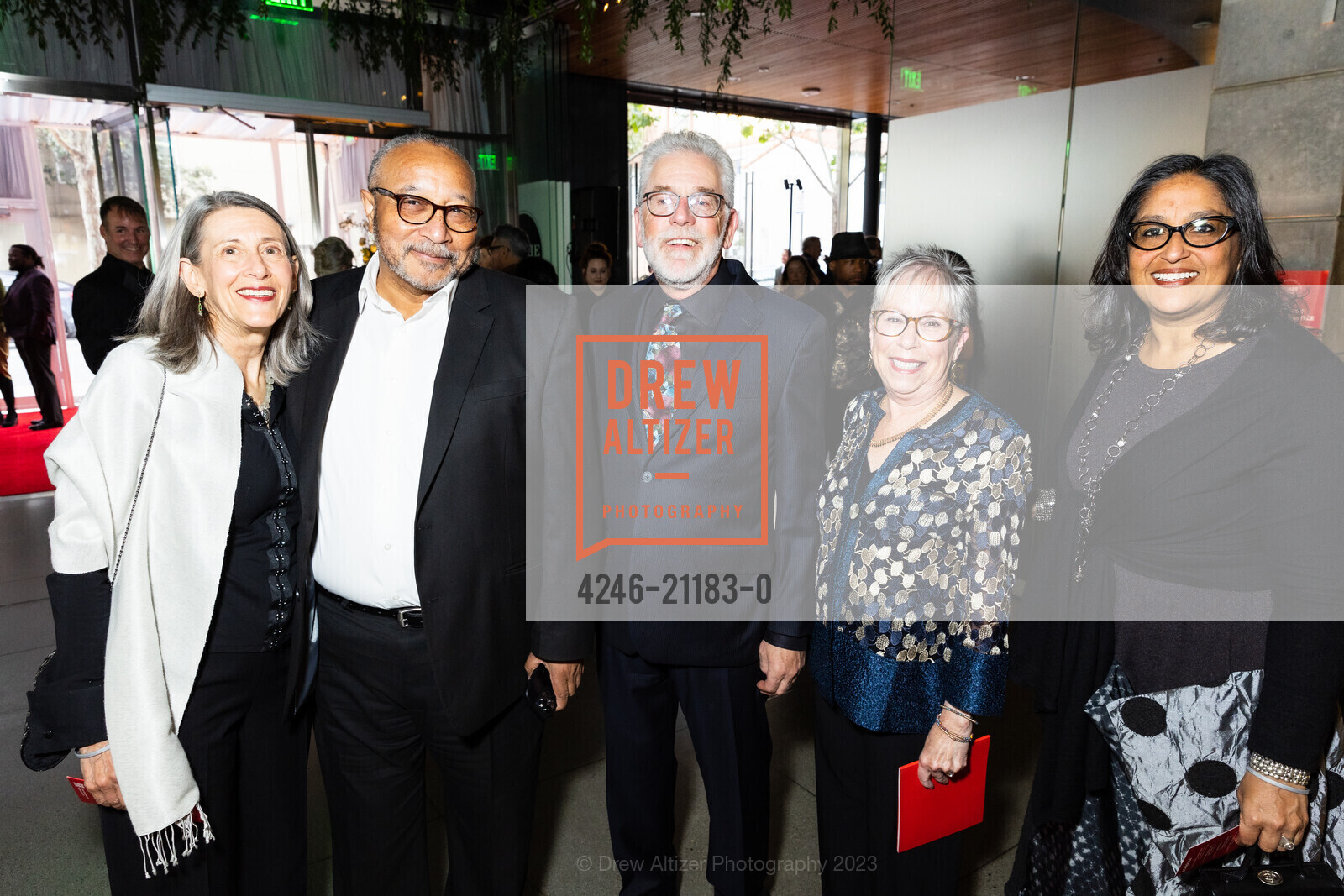 Roberta Katz, Wayne Winborne, Rick Block, Vicky Block, Srinija Srinivasan, SFJAZZ Gala 2023 Honoring Randall Kline, SFJAZZ @ 201 Franklin St, SF, CA 94102 US. SFJAZZ @ 201 Franklin St, SF, CA 94102 US, May 4th, 2023, Photo #4246-21183-0 Roberta Katz, Wayne Winborne, Rick Block, Vicky Block, Srinija Srinivasan, Photo #4246-21183-0