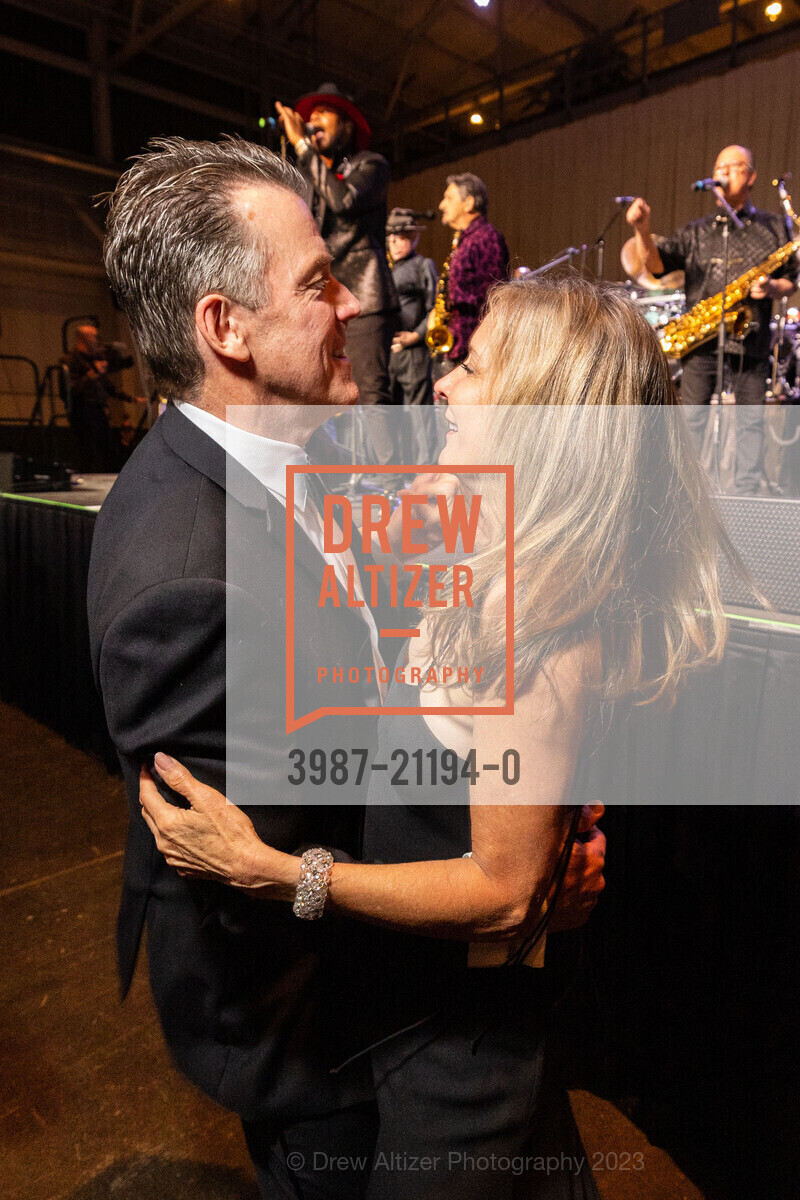 Joe Delaney, Carolyn Blakeman, Great Chefs & Wineries 2023, The Craneway Pavilion @ 1414 Harbour Way S, Richmond, CA 94804 US. The Craneway Pavilion @ 1414 Harbour Way S, Richmond, CA 94804 US, May 6th, 2023, Photo #3987-21194-0 Joe Delaney, Carolyn Blakeman, Photo #3987-21194-0