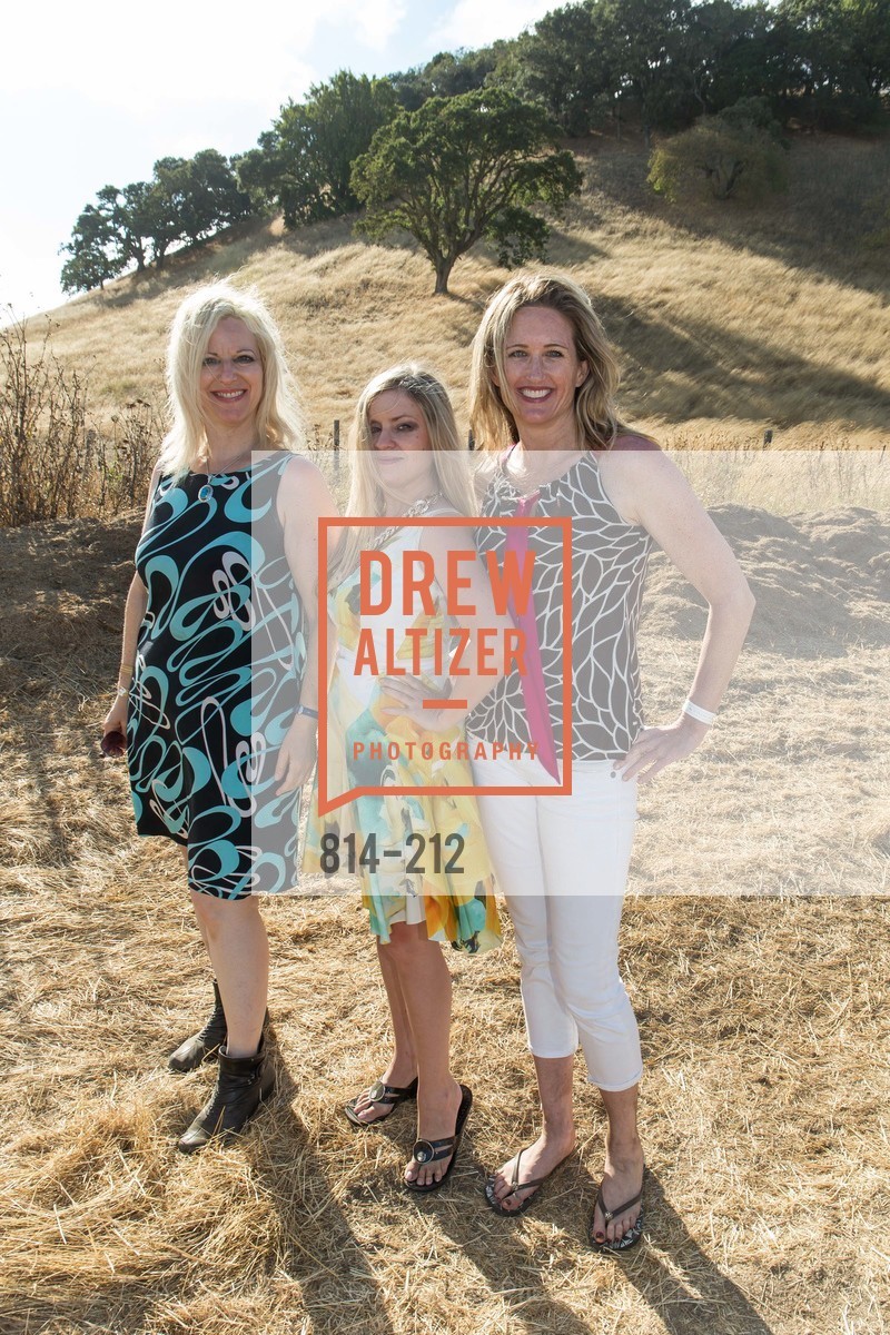 Anne Heit, Julie Hall, Lisa Vukovic, Gucci & Vogue Dinner, Cerro Pampa Polo Club. Cerro Pampa Polo Club, July 25th, 2015, Photo #814-212 Anne Heit, Julie Hall, Lisa Vukovic, Photo #814-212