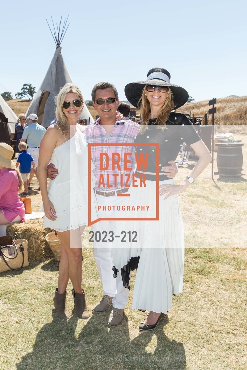 Kate Jergensen, Michael Uytengsu, Lauren Wolfe, Gucci & Vogue Dinner, Cerro Pampa Polo Club. Cerro Pampa Polo Club, Photo #2023-212 Kate Jergensen, Michael Uytengsu, Lauren Wolfe, Photo #2023-212