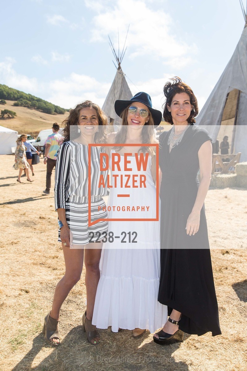 Anita Motwani, Jamie DuPont, Porter Gale, Gucci & Vogue Dinner, Cerro Pampa Polo Club. Cerro Pampa Polo Club, Photo #2238-212 Anita Motwani, Jamie DuPont, Porter Gale, Photo #2238-212