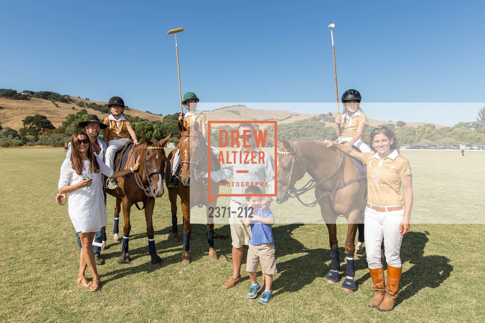 Hearst Welborn, Elizabeth Welborn, Gucci & Vogue Dinner, Cerro Pampa Polo Club. Cerro Pampa Polo Club, Photo #2371-212 Hearst Welborn, Elizabeth Welborn, Photo #2371-212