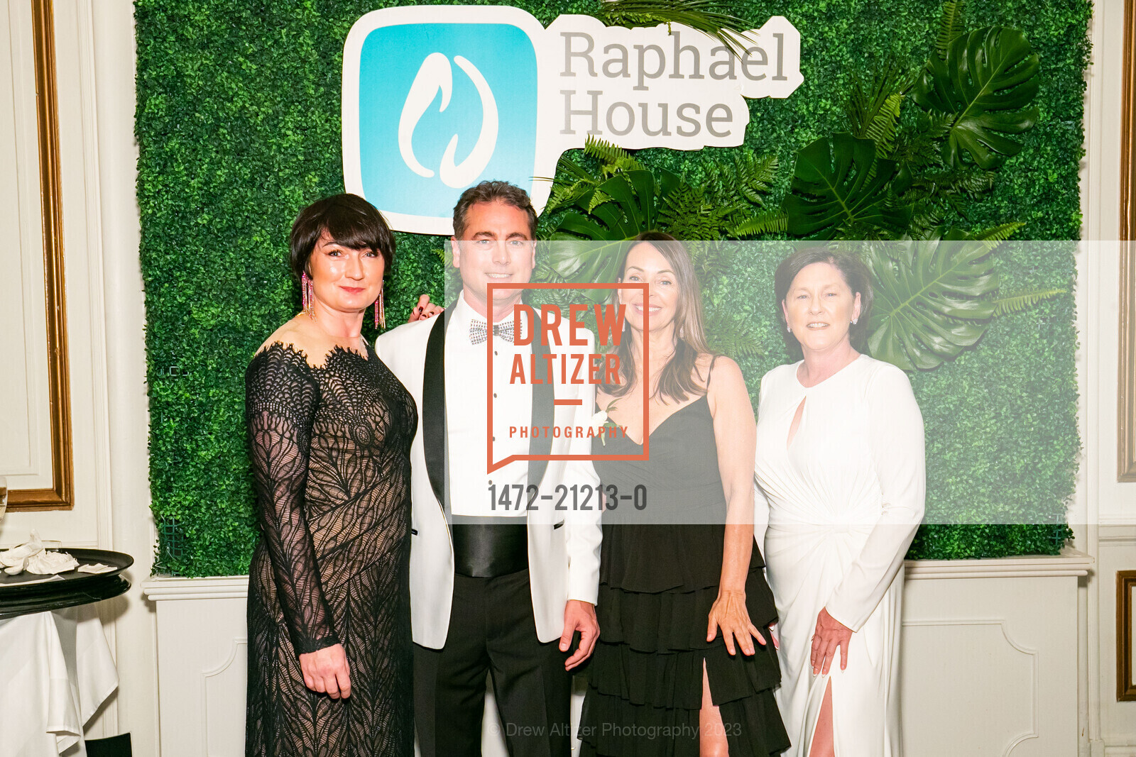 Charlee Bajer, Richard Friedman, Laine Gomez, Lynda Peyton, Raphael House Gala 2023, The Palace Hotel, a Luxury Collection Hotel @ 2 New Montgomery St, SF, CA 94105 US. The Palace Hotel, a Luxury Collection Hotel @ 2 New Montgomery St, SF, CA 94105 US, May 13th, 2023, Photo #1472-21213-0 Charlee Bajer, Richard Friedman, Laine Gomez, Lynda Peyton, Photo #1472-21213-0